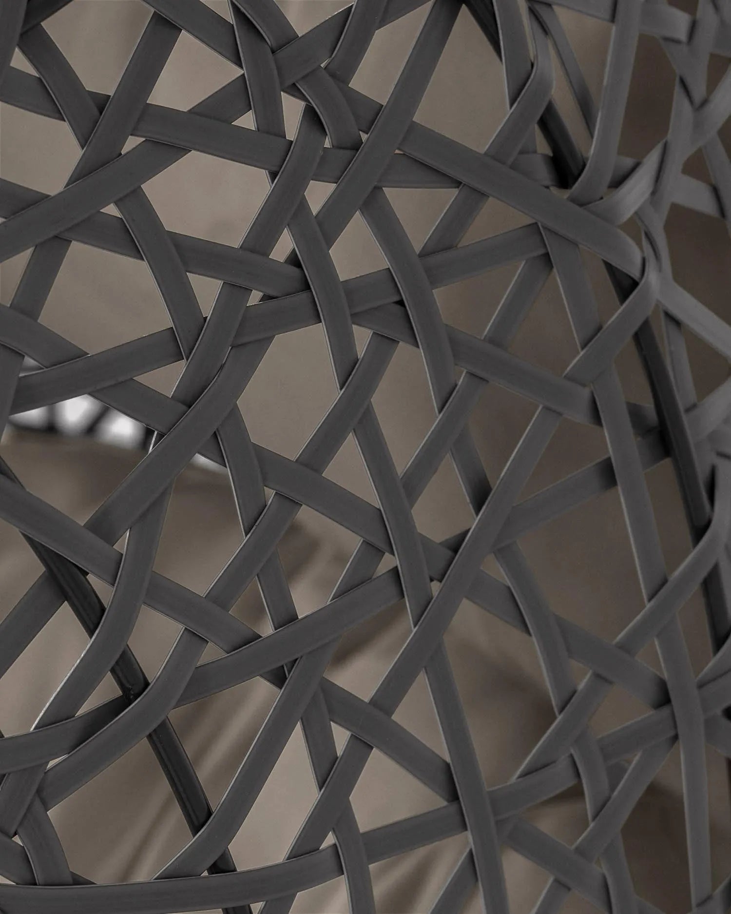 Eleganter Hängesessel Florina in Dunkelgrau mit robustem hellgrauem Standfuß, perfekt für modernes Wohnen und entspannte Momente.