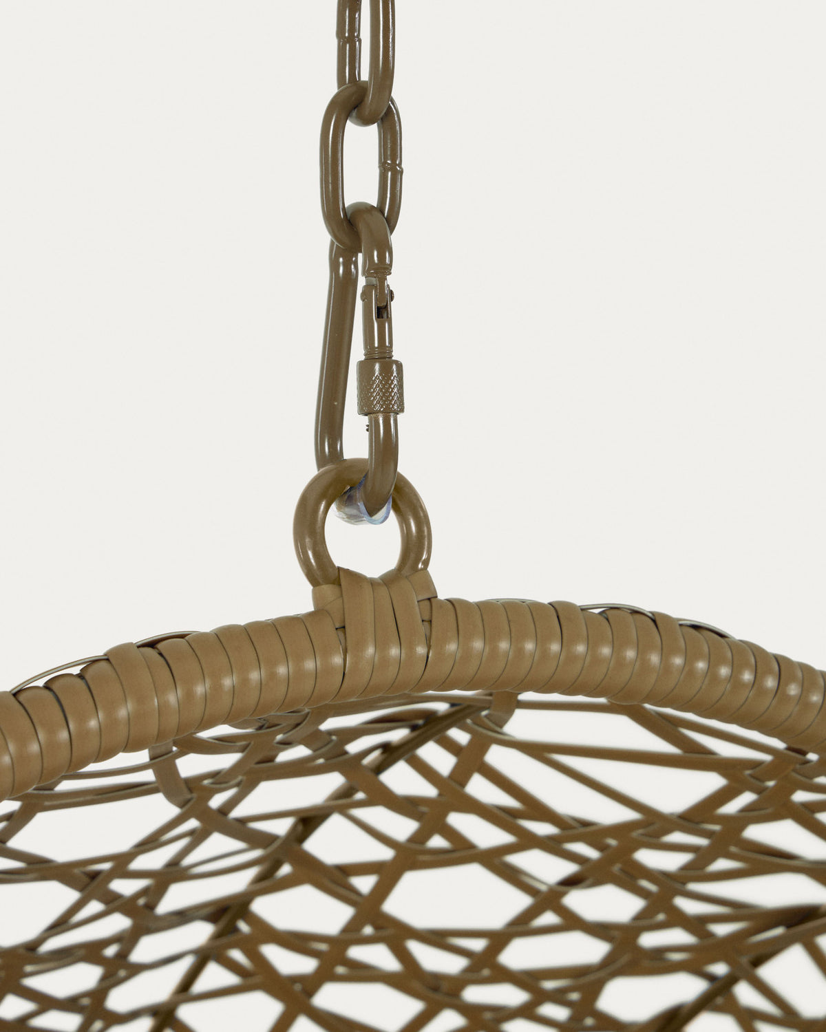 Hängesessel Florina in Braun mit Standfuss in Hellgrau in Braun präsentiert im Onlineshop von KAQTU Design AG. Hängestuhl ist von Kave Home