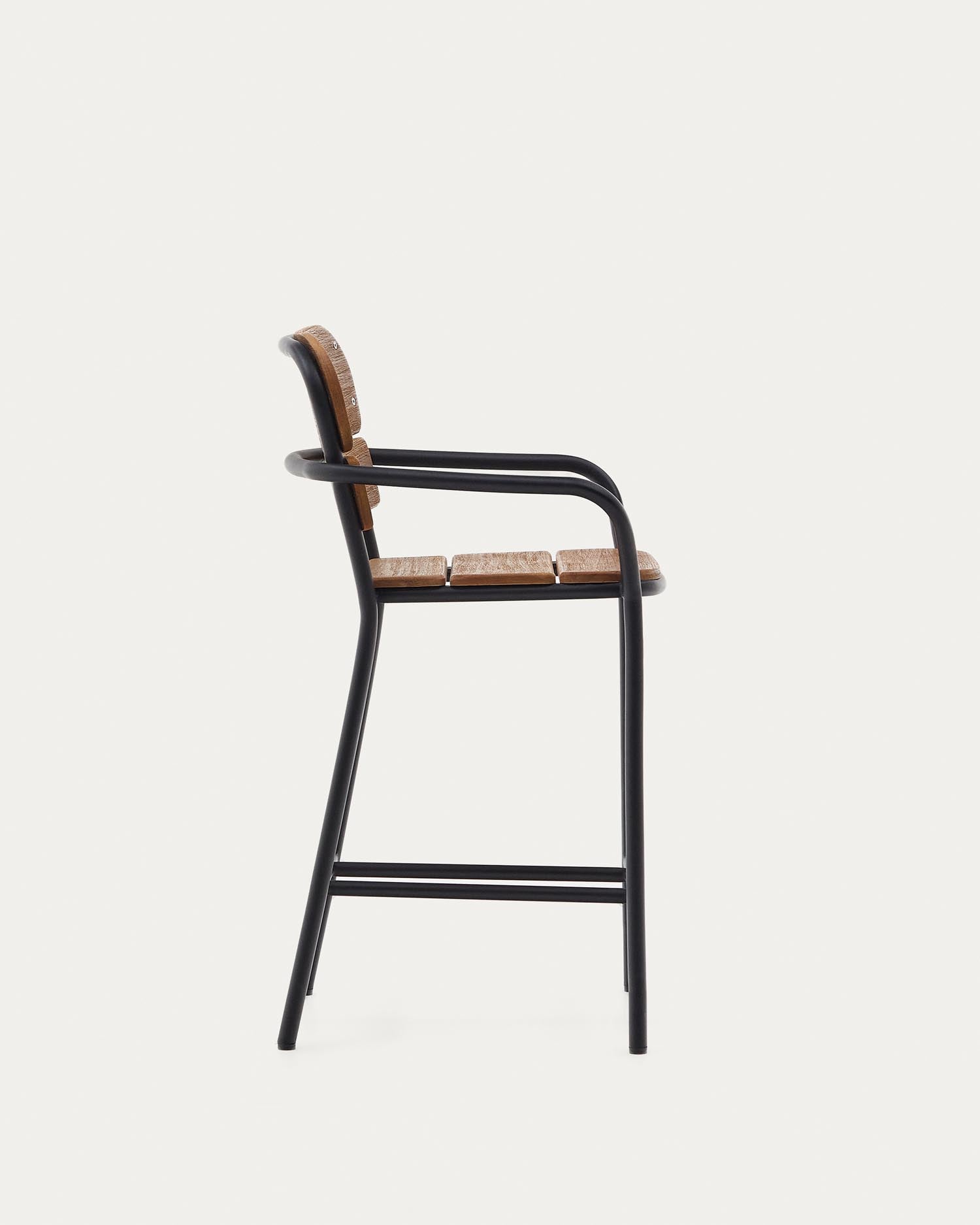 Stilvoller Algueret Hocker aus robustem Eukalyptusholz mit natürlicher Maserung und modernem Aluminiumgestell, ideal für jeden Außenbereich.