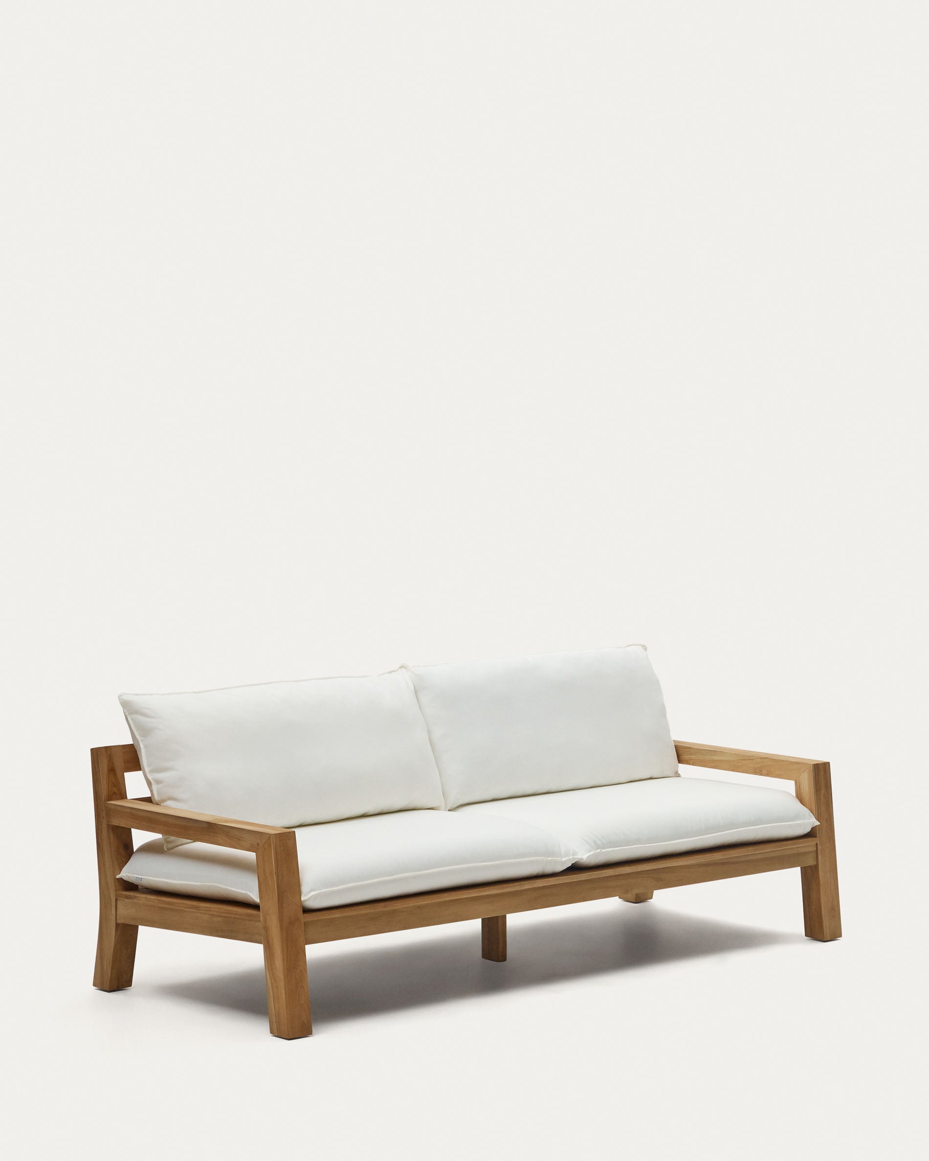Elegantes 3-Sitzer-Sofa aus massivem Teakholz, 211 cm breit, von Kave Home. Perfekt für stilvolle Innen- und Aussenbereiche.