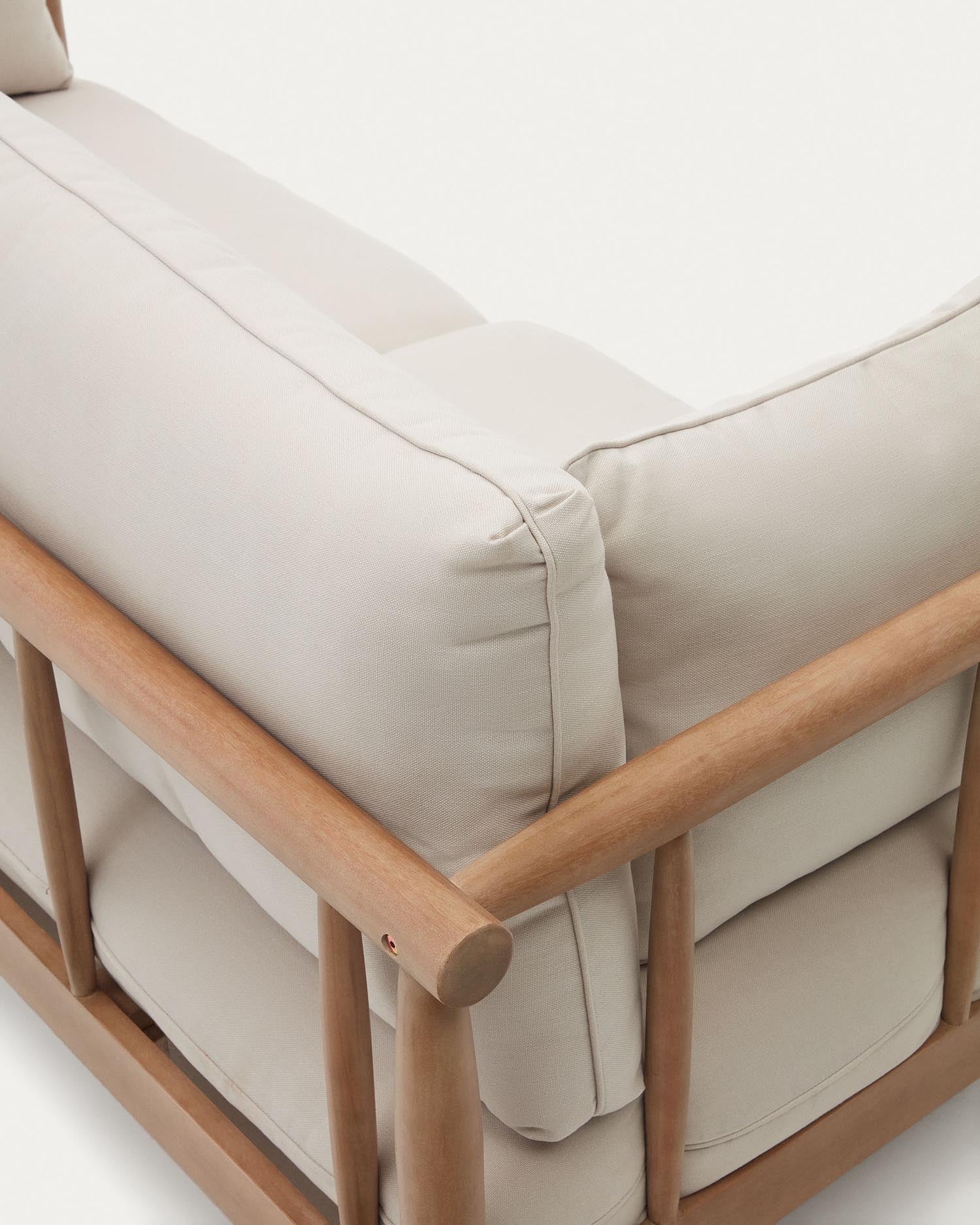 Entspannen Sie stilvoll im Sacova 2-Sitzer-Sofa aus massivem Eukalyptusholz. Nachhaltig, robust und perfekt für jeden Außenbereich!