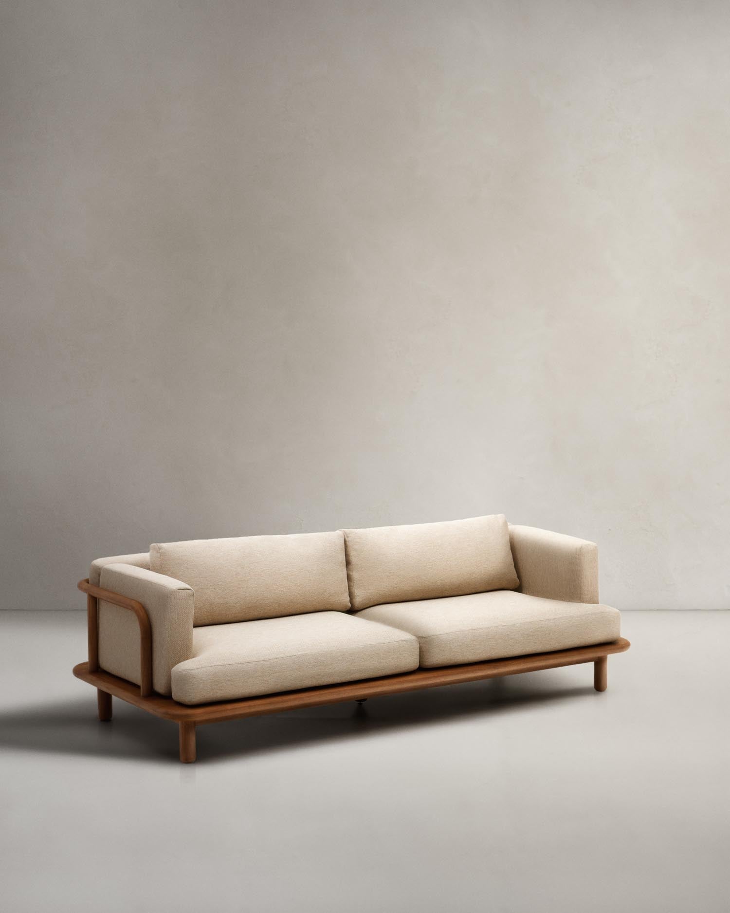 Elegantes 3-Sitzer-Sofa aus FSC-zertifiziertem Teakholz, 230 cm breit, ideal für stilvolle und nachhaltige Wohnräume.