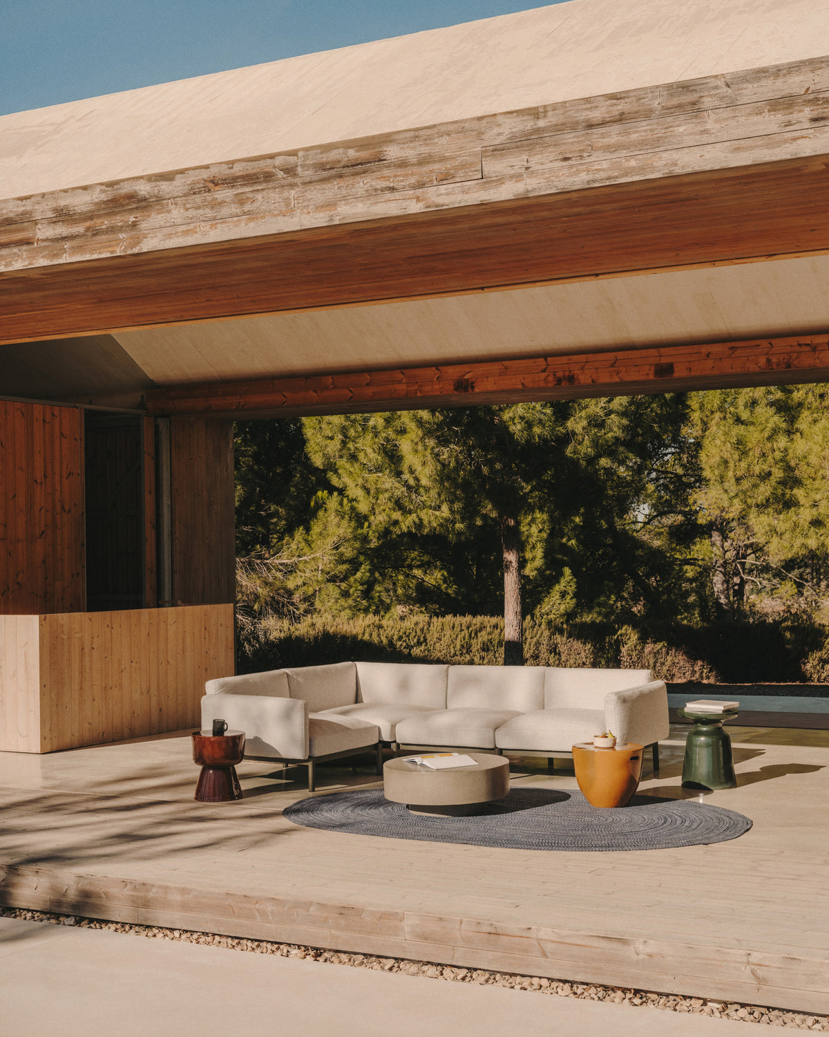Modulares 5-Sitzer-Ecksofa für Outdoor Sorells Polsterung und Aluminium in Grau 276x191,5cm in Graphit, Grau präsentiert im Onlineshop von KAQTU Design AG. Lounge Sofa ist von Kave Home