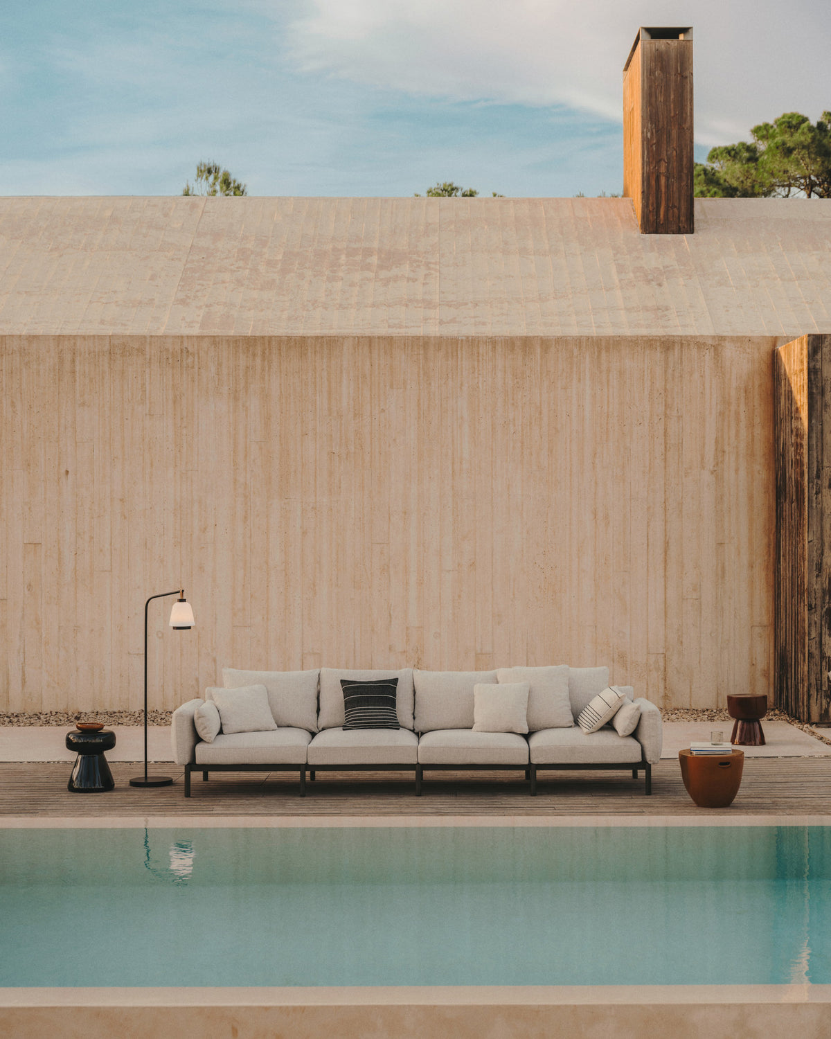 Modulares 4-Sitzer-Sofa für den Aussenbereich Sorells aus Aluminium in grauer Ausführung 314 cm in Graphit, Grau präsentiert im Onlineshop von KAQTU Design AG. Lounge Sofa ist von Kave Home