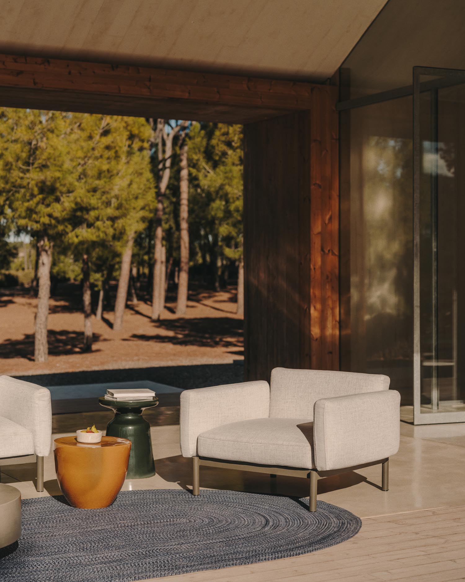 Entdecken Sie den modularen Outdoor-Sessel Sorells in elegantem Grün. Ideal für stilvolle, anpassbare Sitzlösungen im Freien, wetterfest und komfortabel.