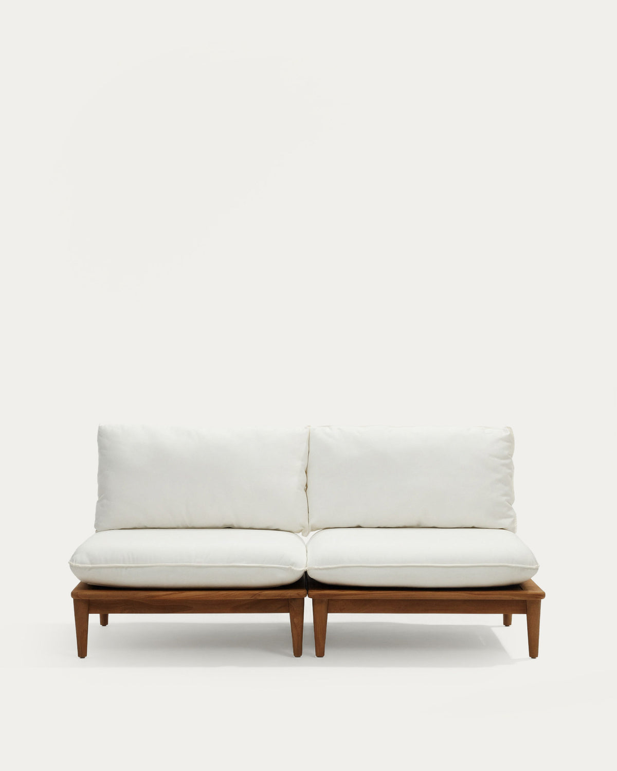Portitxol Set aus 2 modularen Sesseln aus massivem Teakholz in Weiss, Braun präsentiert im Onlineshop von KAQTU Design AG. Outdoor-Sessel ist von Kave Home