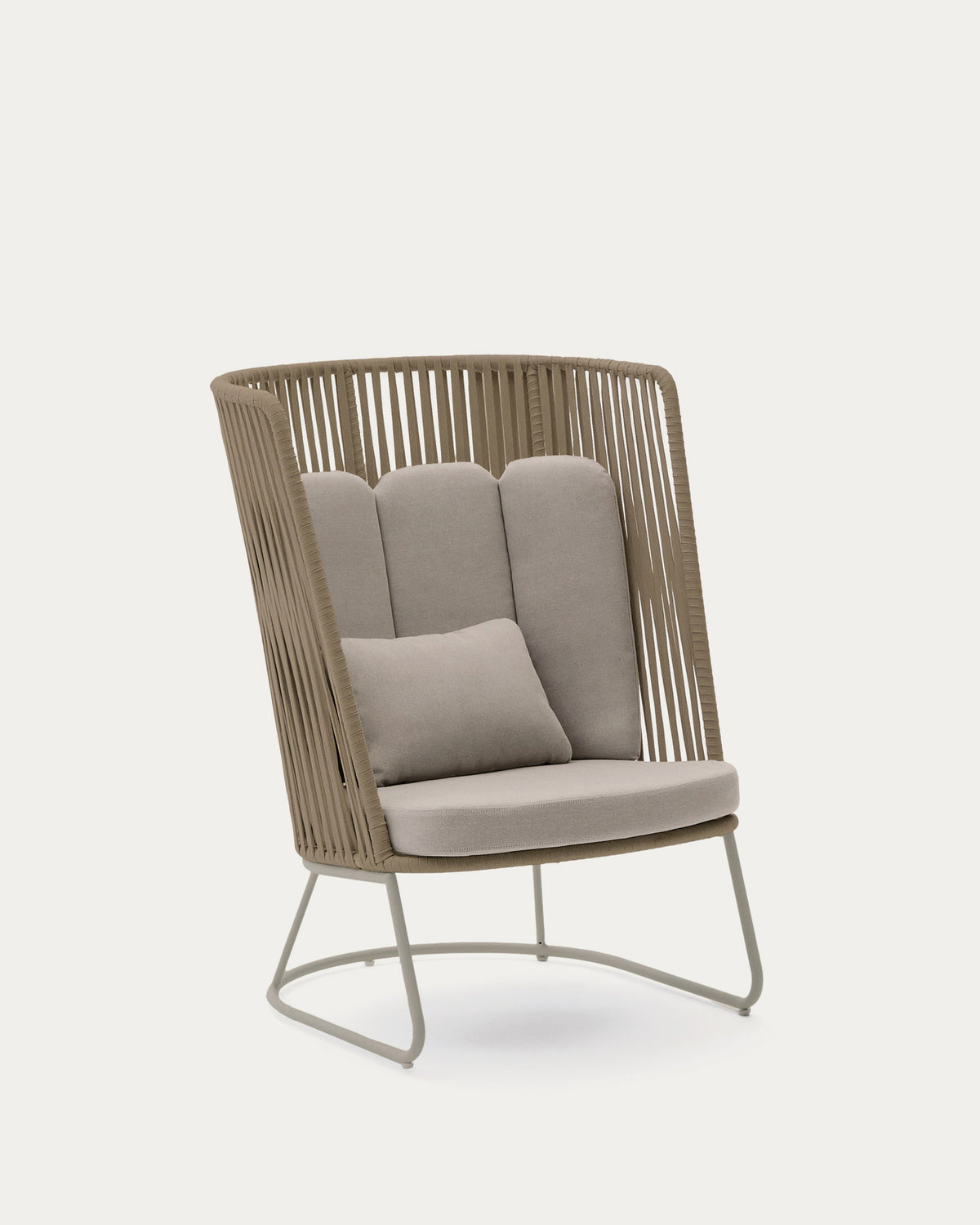Outdoor-Sessel mit hoher Rückenlehne Saconca aus Seil und beige verzinktem Stahl in Braun, Ecru, Beige präsentiert im Onlineshop von KAQTU Design AG. Outdoor-Sessel ist von Kave Home