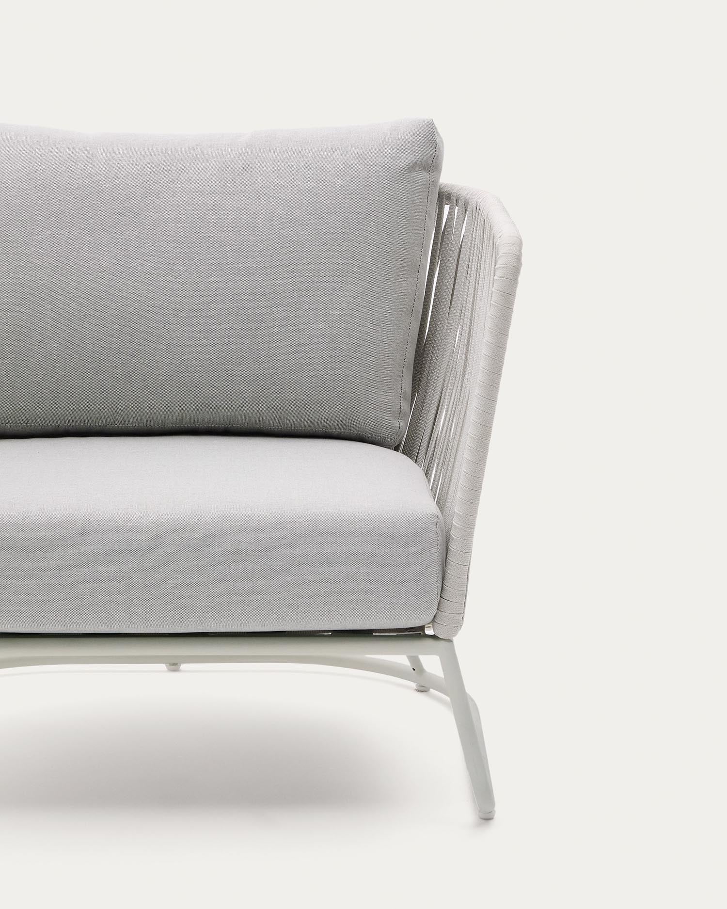 Eleganter Outdoor-Sessel aus verzinktem Stahl und Seil, perfekt für den Garten. Wetterfest, modern und komfortabel.