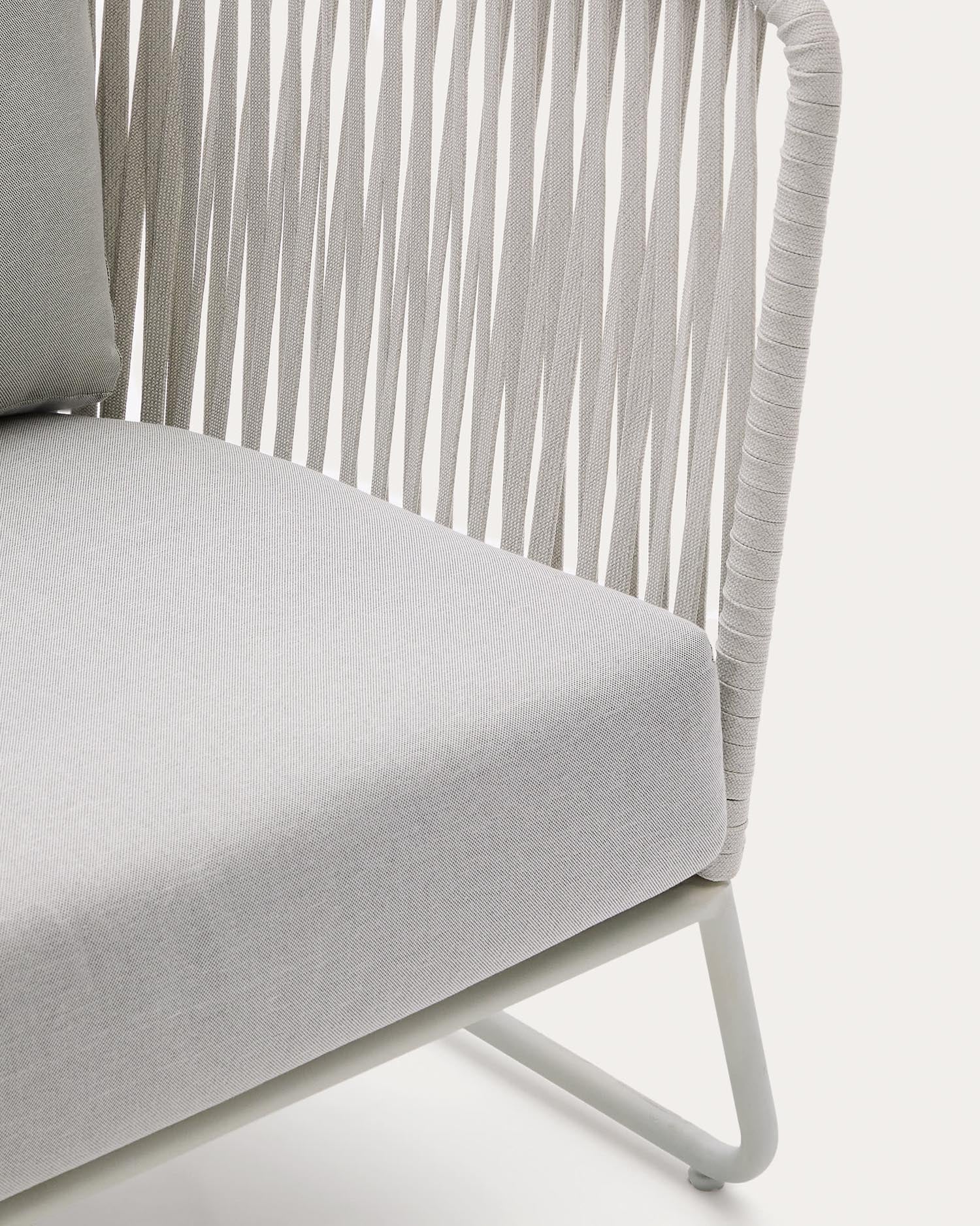 Moderner Outdoor-Sessel aus grauem Stahl und Seil, ideal für Garten oder Terrasse. Robust, stilvoll und wetterbeständig.