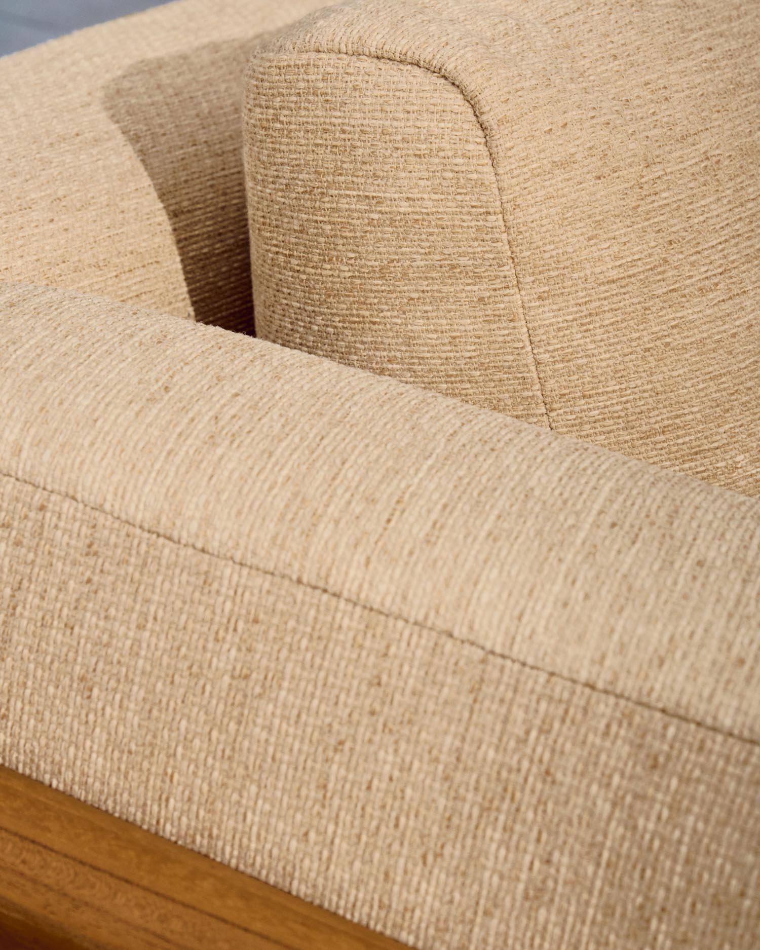 Stilvoller Turqueta Sessel aus 100% FSC-zertifiziertem Teakholz, perfekt für Garten und Balkon, vereint Eleganz und Komfort.