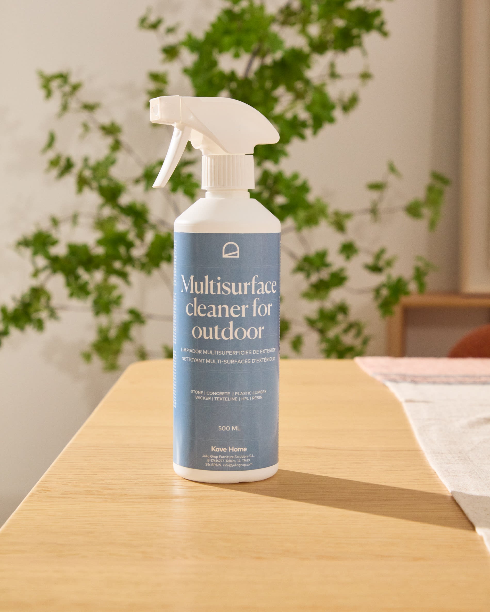 Multi-Flächen-Reiniger Sterina für den Aussenbereich 500 ml in Blau präsentiert im Onlineshop von KAQTU Design AG. Reinigungsmittel ist von Kave Home