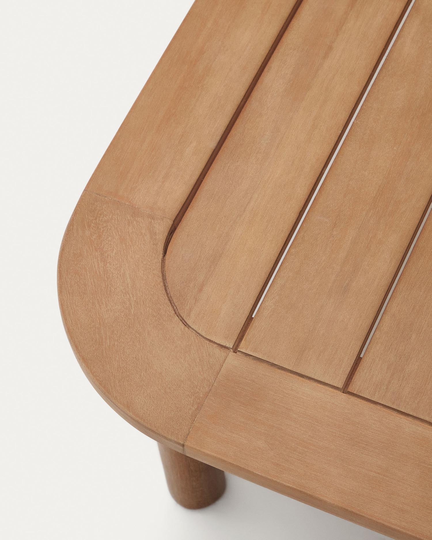 Erlebe das Sacova Set mit 2 Sesseln, einem 2-Sitzer-Sofa und Couchtisch aus robustem, FSC-zertifiziertem Eukalyptusholz – ideal für stilvolle Entspannung im Freien.