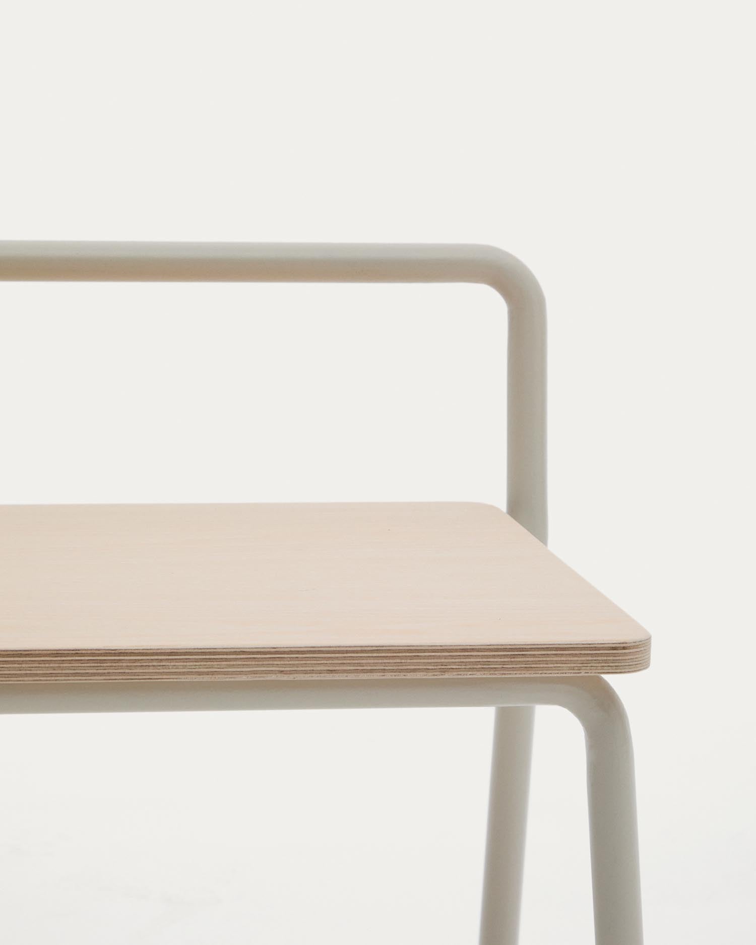 Elegante Bank Tinn aus langlebigem Eschenfurnier und modernem Metallgestell, ideal für kreative Räume und stilvolle Akzente.