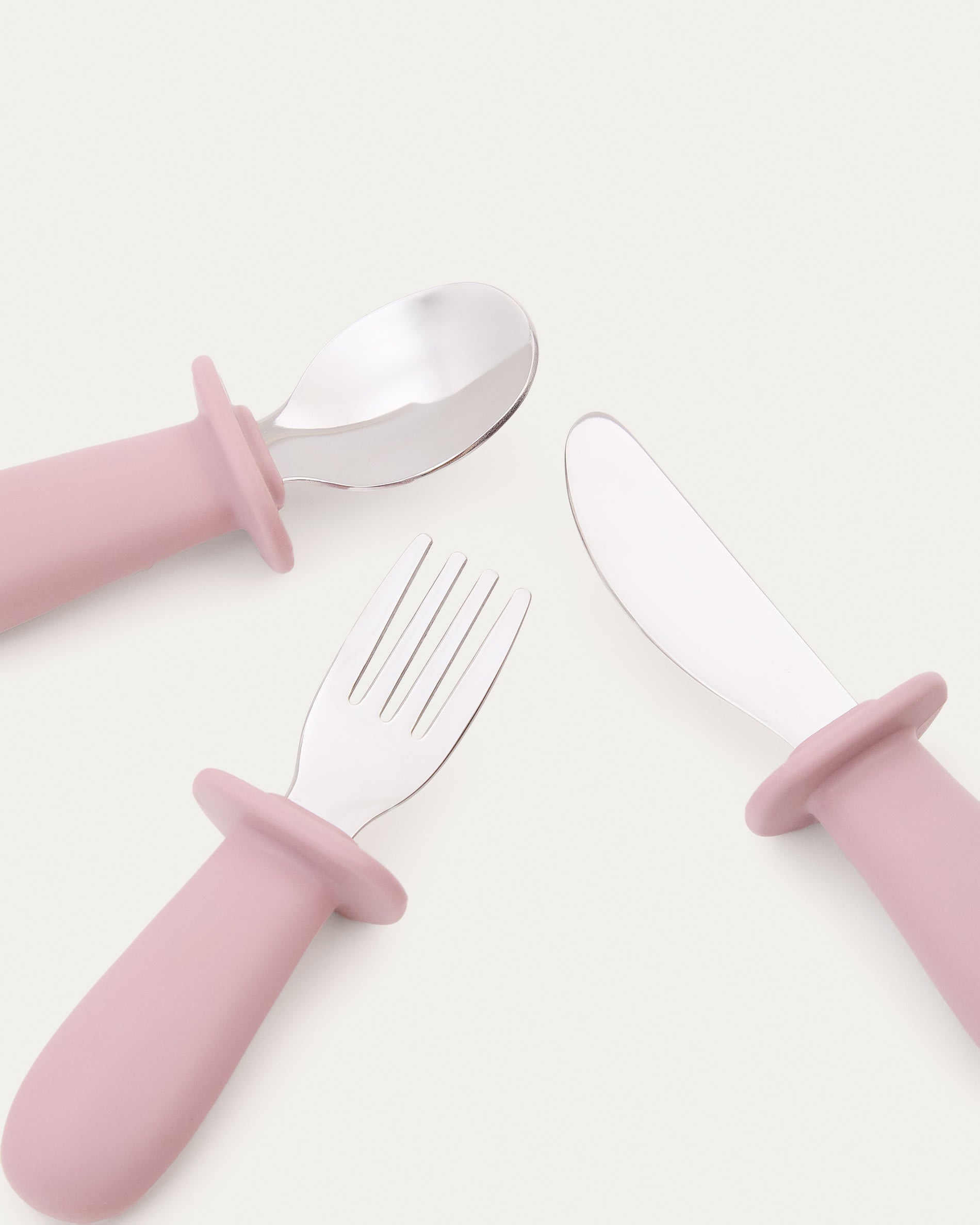 Set Lili aus Löffel, Gabel und Messer aus Silikon blau in Blau präsentiert im Onlineshop von KAQTU Design AG. Geschirr Kids ist von Kave Home
