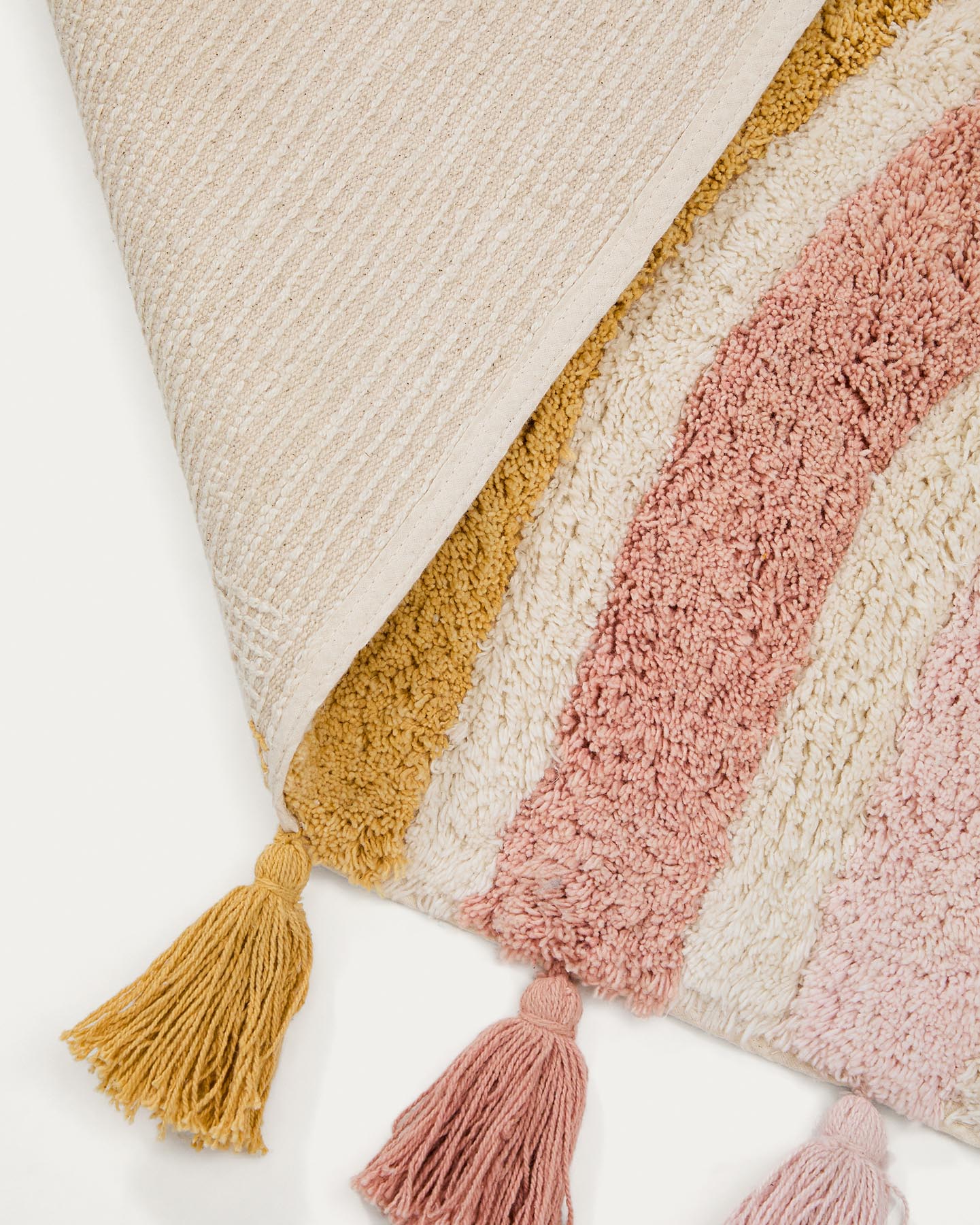 Tadea Teppich Baumwolle Regenbogen mehrfarbig 90 x 150 cm in Ecru präsentiert im Onlineshop von KAQTU Design AG. Teppich ist von Kave Home