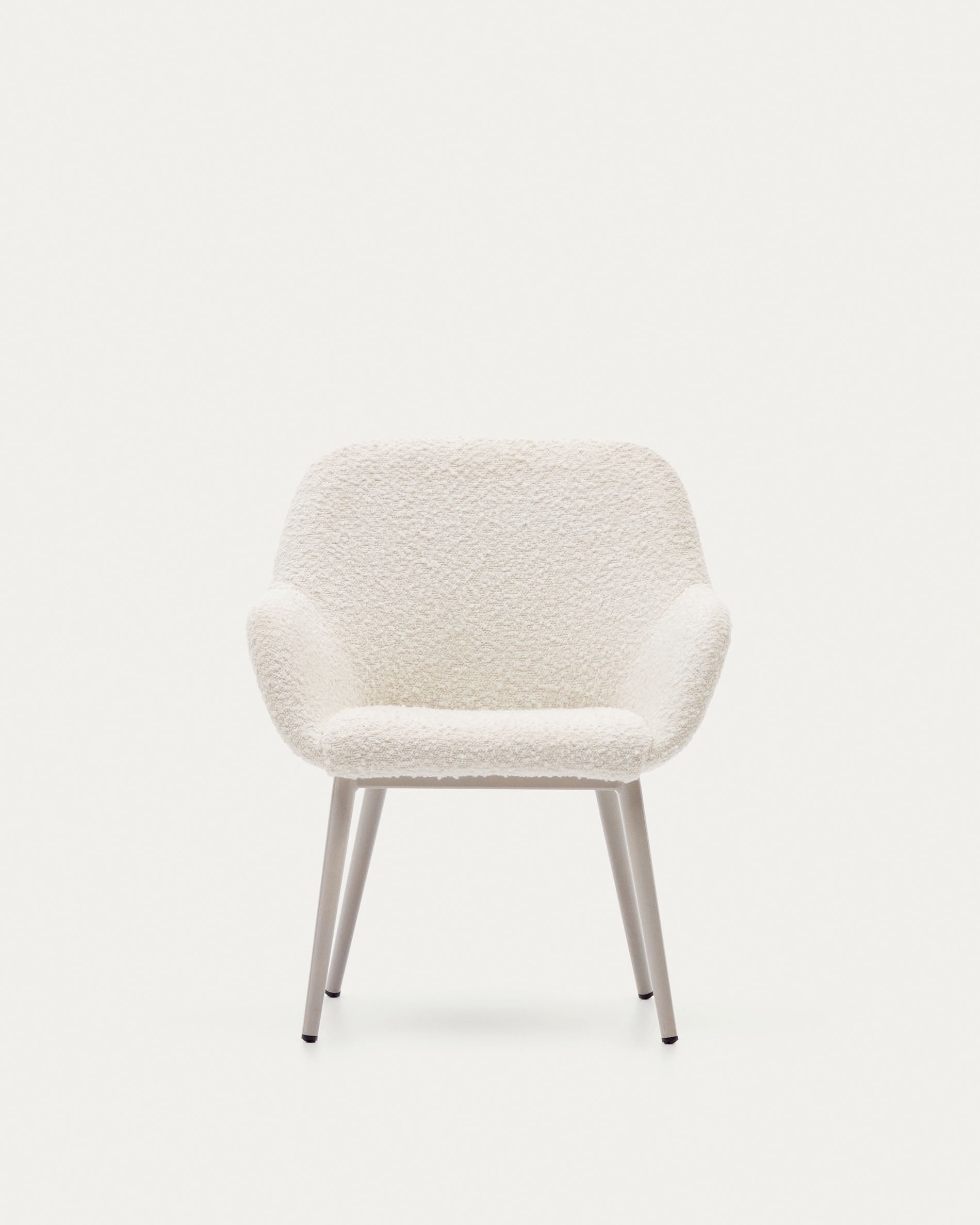 Stilvoller Konna Kinderstuhl mit weichem Bouclé in Weiss und robusten Stahlbeinen in Beige, perfekt für kreative Kinderzimmer.