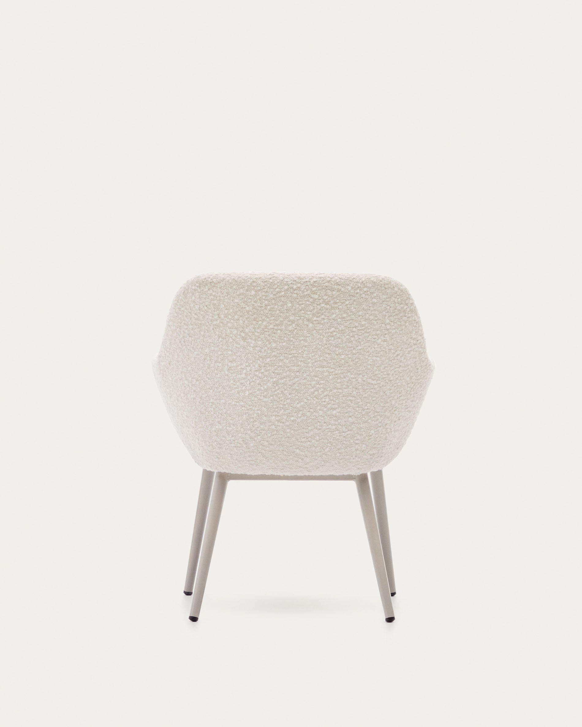 Moderner Kinderstuhl Konna mit weissem Bouclé-Bezug und stabilen Stahlbeinen in Beige, ideal für stilvolle Kinderzimmer.