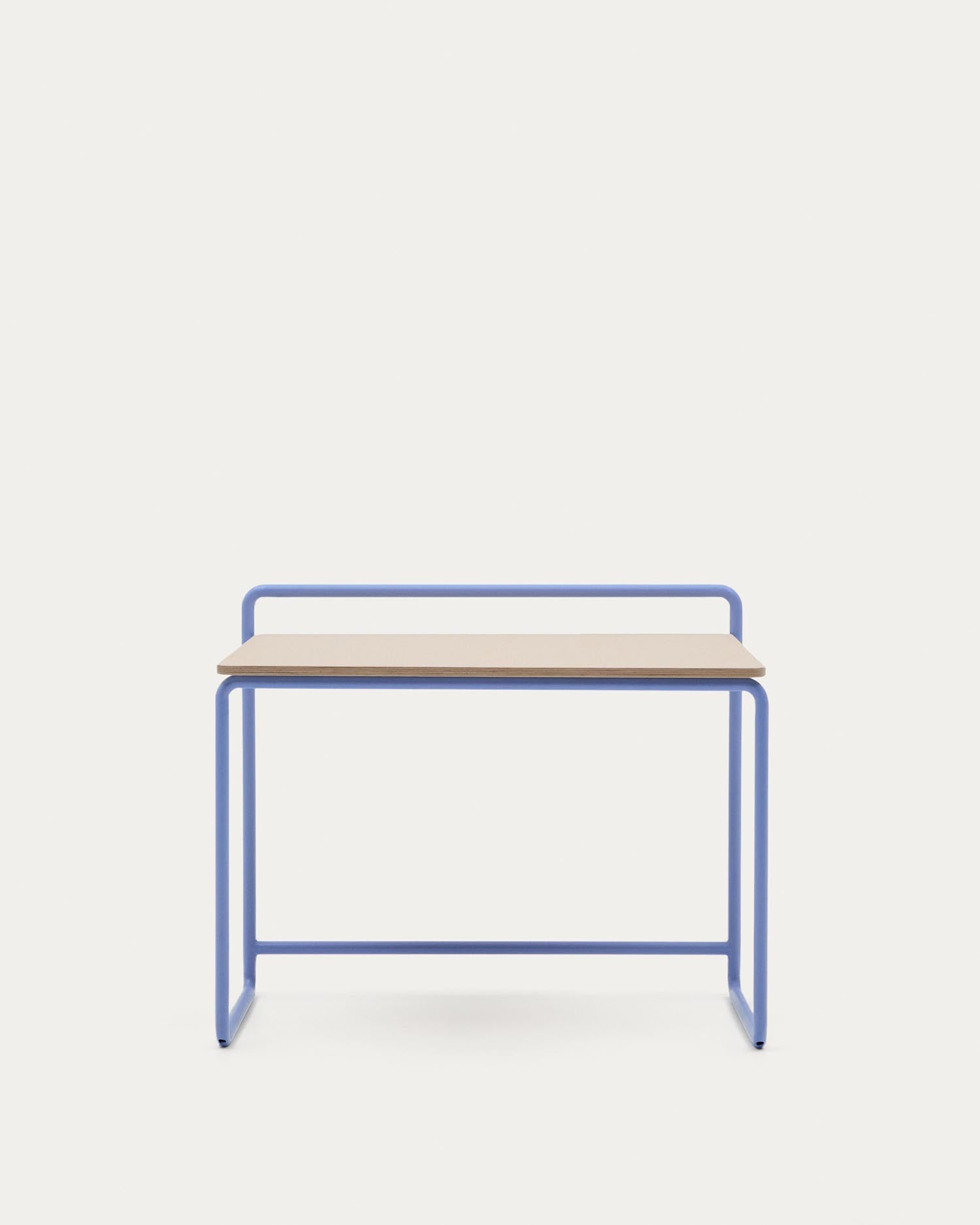 Moderner Schreibtisch Tinn mit Eschenfurnierplatte und blauem Metallgestell, kompakt und stilvoll, ideal für kleine Räume.