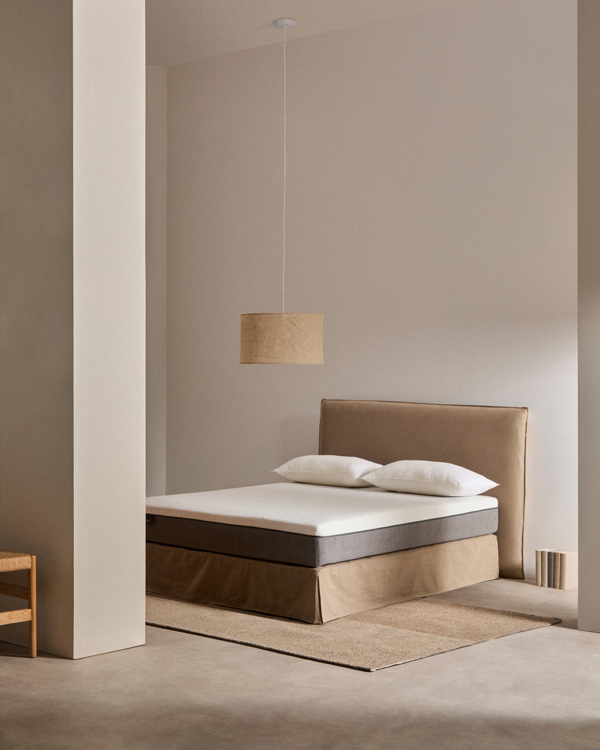 Viskoelastische Matratze Eva mit abnehmbarem Bezug 180 x 200 cm in Weiss, Grau präsentiert im Onlineshop von KAQTU Design AG. Matratze ist von Kave Home