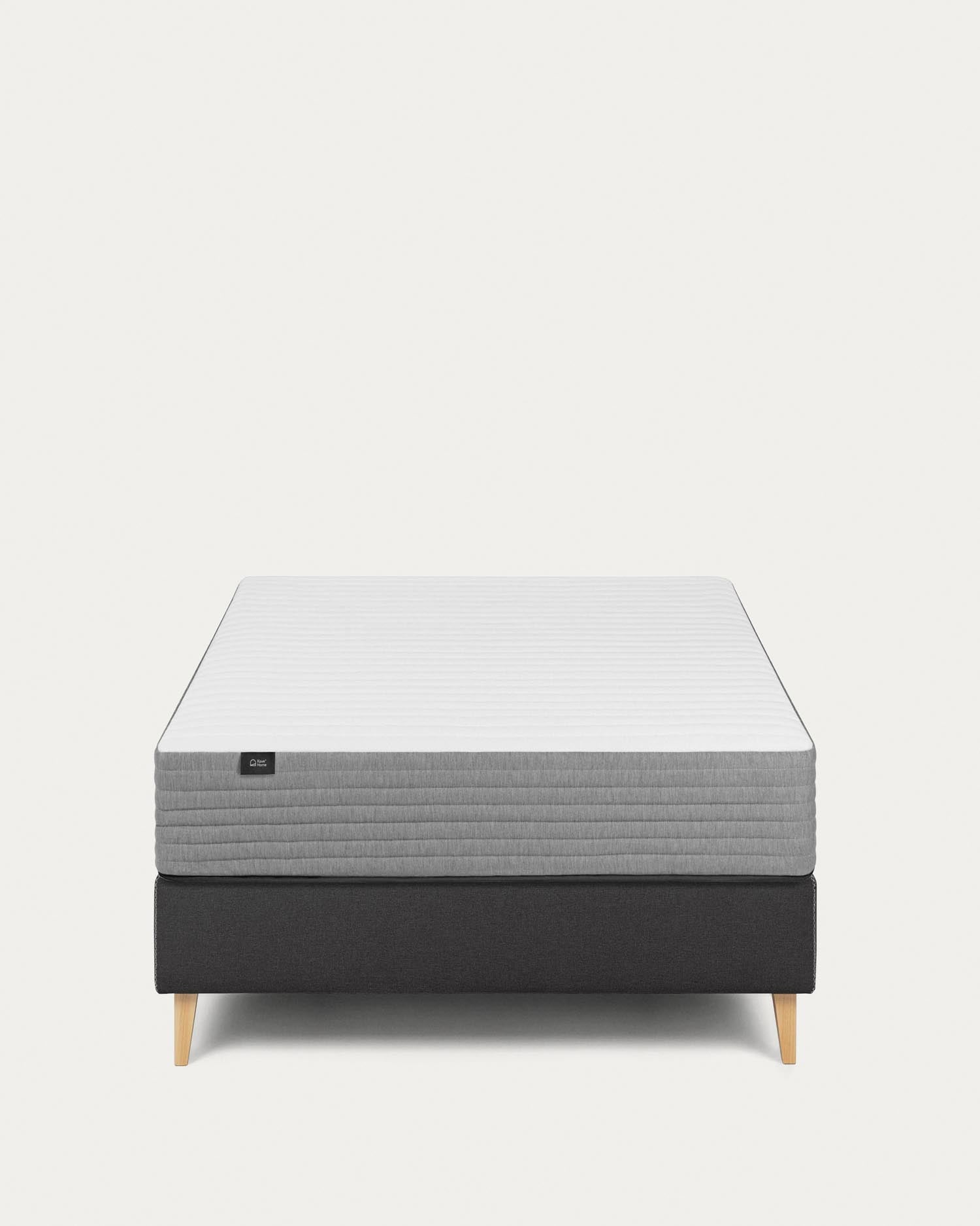 Die Juno Taschenfederkernmatratze 135x190 cm von Kave Home bietet optimalen Komfort und Unterstützung für erholsamen Schlaf.