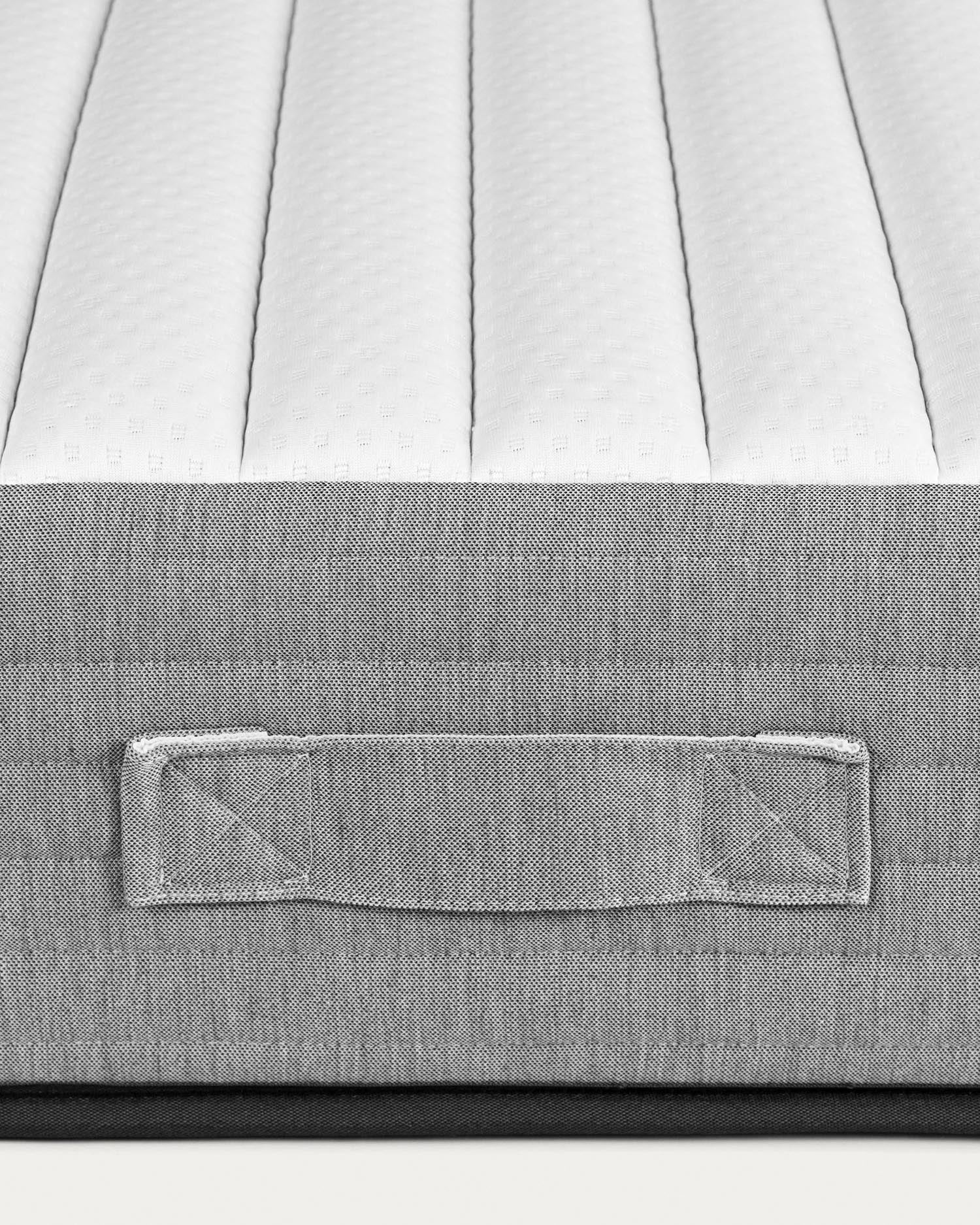 Erleben Sie unvergleichlichen Schlafkomfort mit der Yoko Schaumstoffmatratze (150 x 190 cm) von Kave Home – ideal für erholsame Nächte.