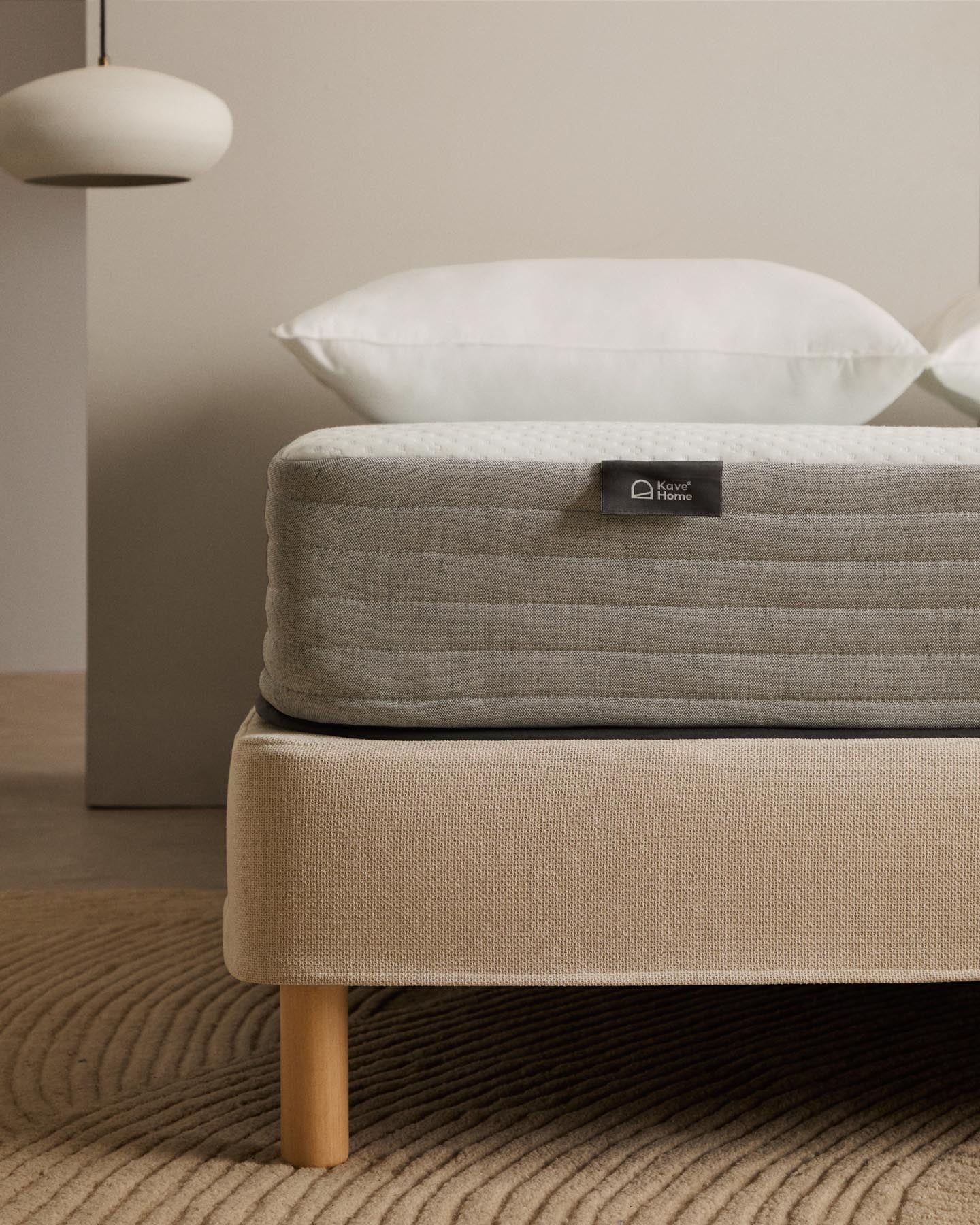 Yoko Schaumstoffmatratze 150 x 200 cm in Weiß präsentiert im Onlineshop von KAQTU Design AG. Matratze ist von Kave Home