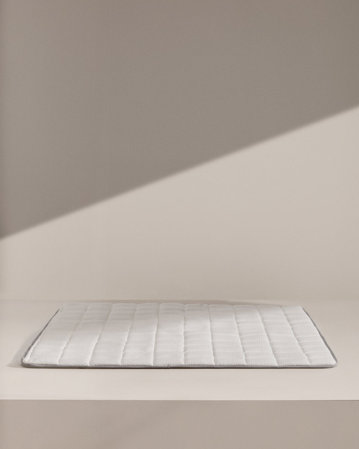 Freya Matratzen Topper 180 x 200 cm in Weiss präsentiert im Onlineshop von KAQTU Design AG. Matratze ist von Kave Home