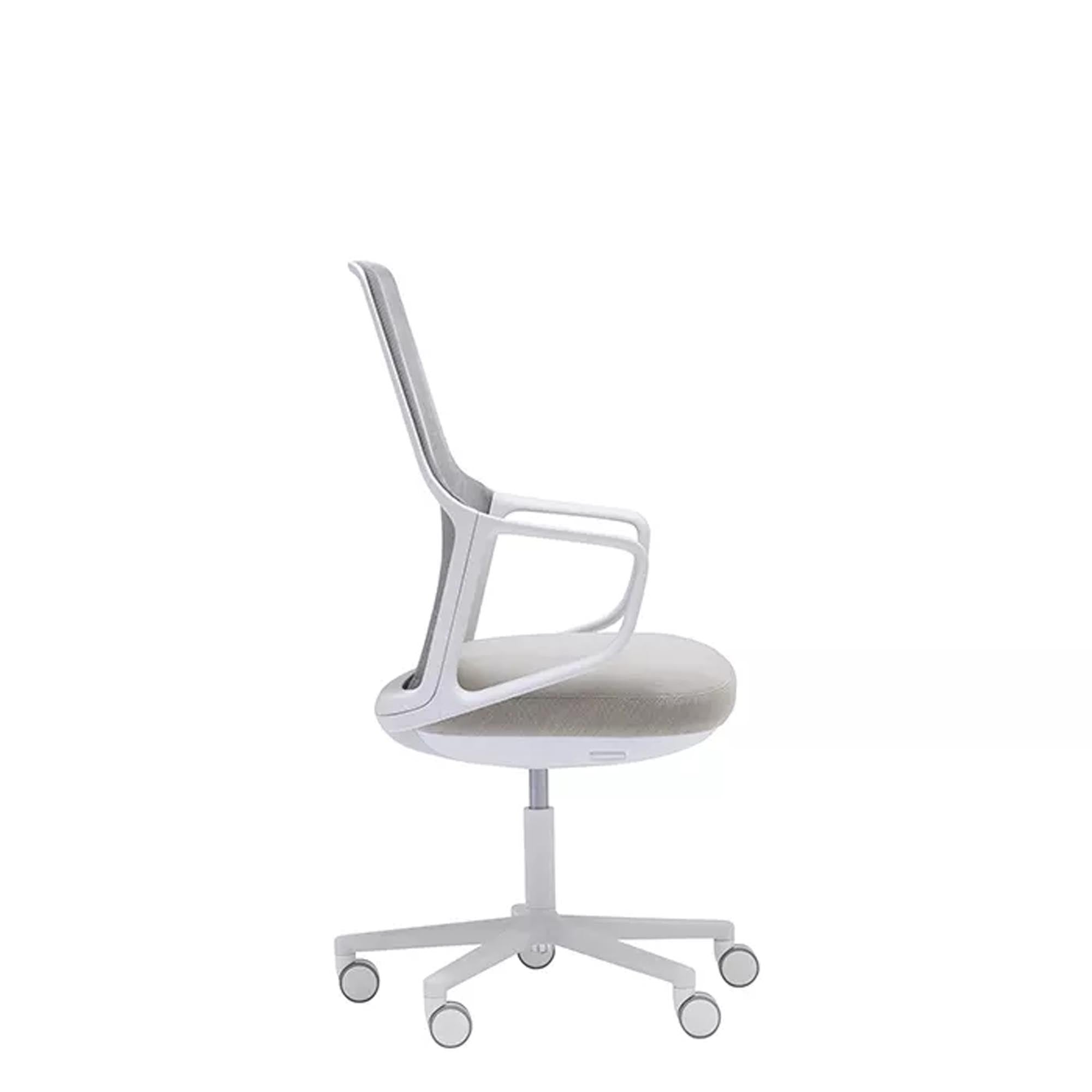 Calma Bürostuhl SO2292 von Andreu World: Ergonomisch, langlebig und elegant – ideal für modernes Arbeiten und kreative Büros.