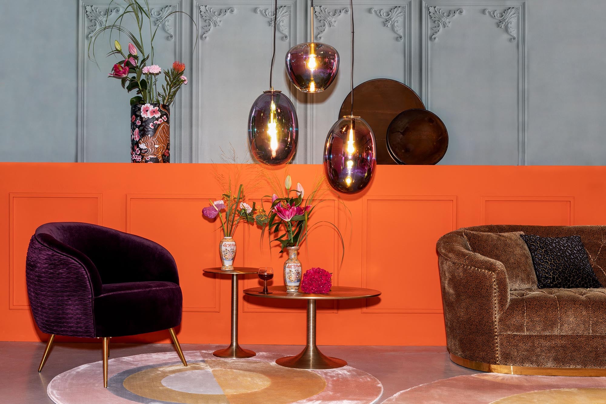 Verleihe deinem Raum mit dem HYPNOTISING ROUND Beistelltisch von Bold Monkey einen Hauch von Glamour. Perfekt für moderne Wohnkonzepte.