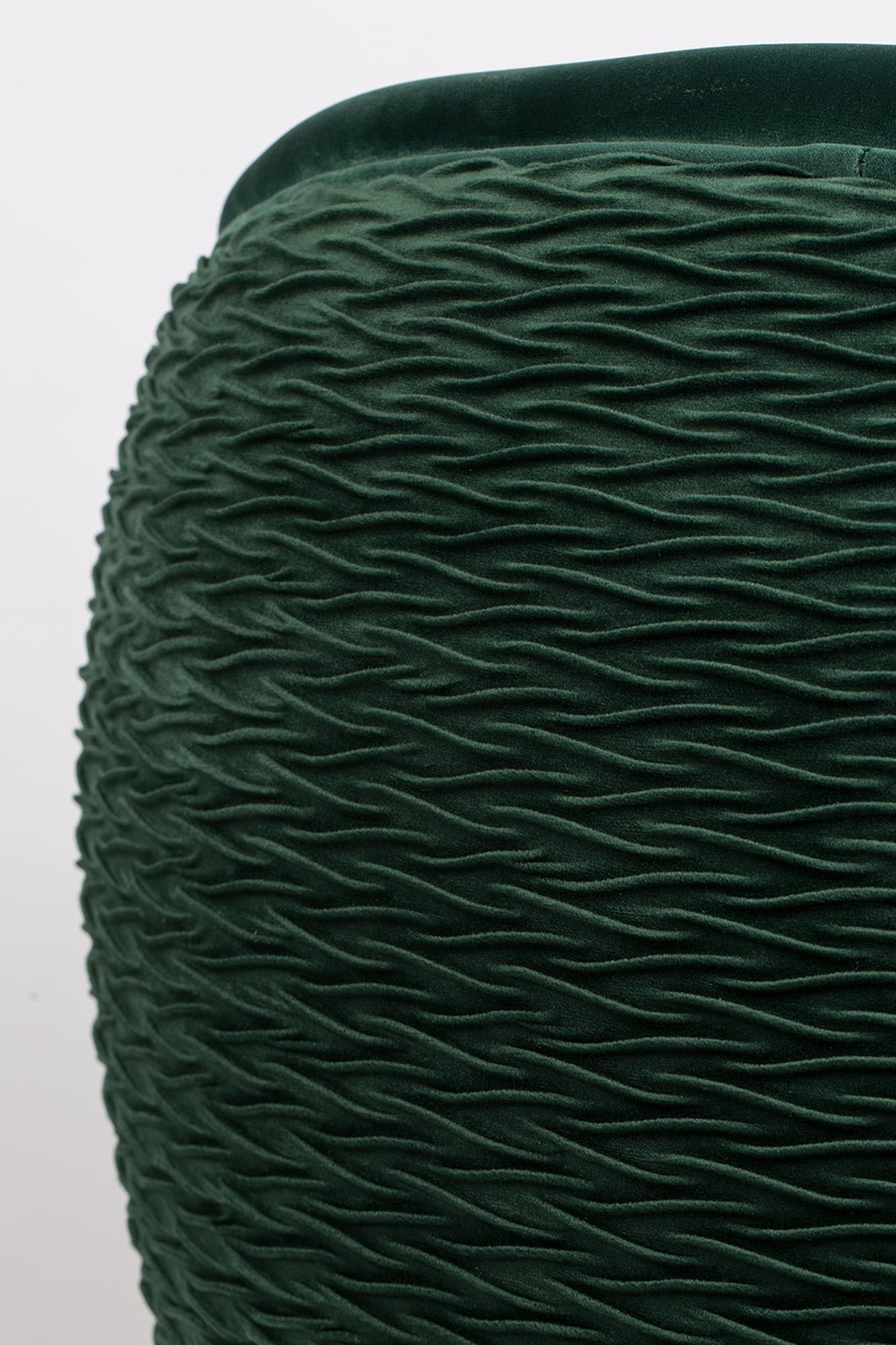 Der SO CURVY Loungesessel von Bold Monkey vereint elegantes Design und höchsten Komfort in einem trendigen, grünen Finish.