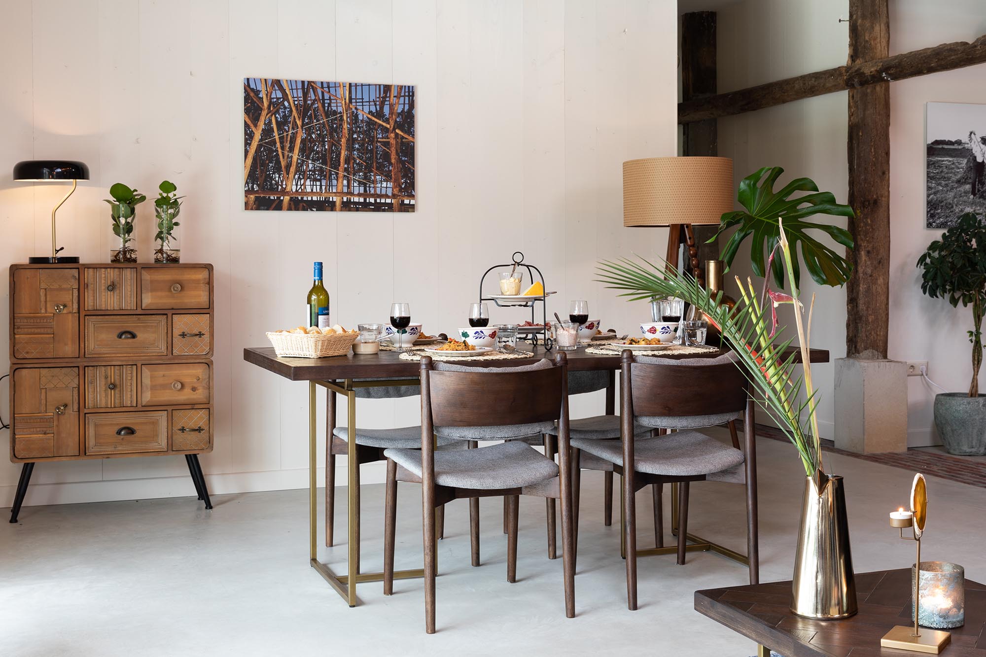 Entdecken Sie den eleganten Esszimmerstuhl TORRANCE von Dutchbone – modernes Design, bequeme Polsterung und hochwertige Materialien für Ihr Zuhause.