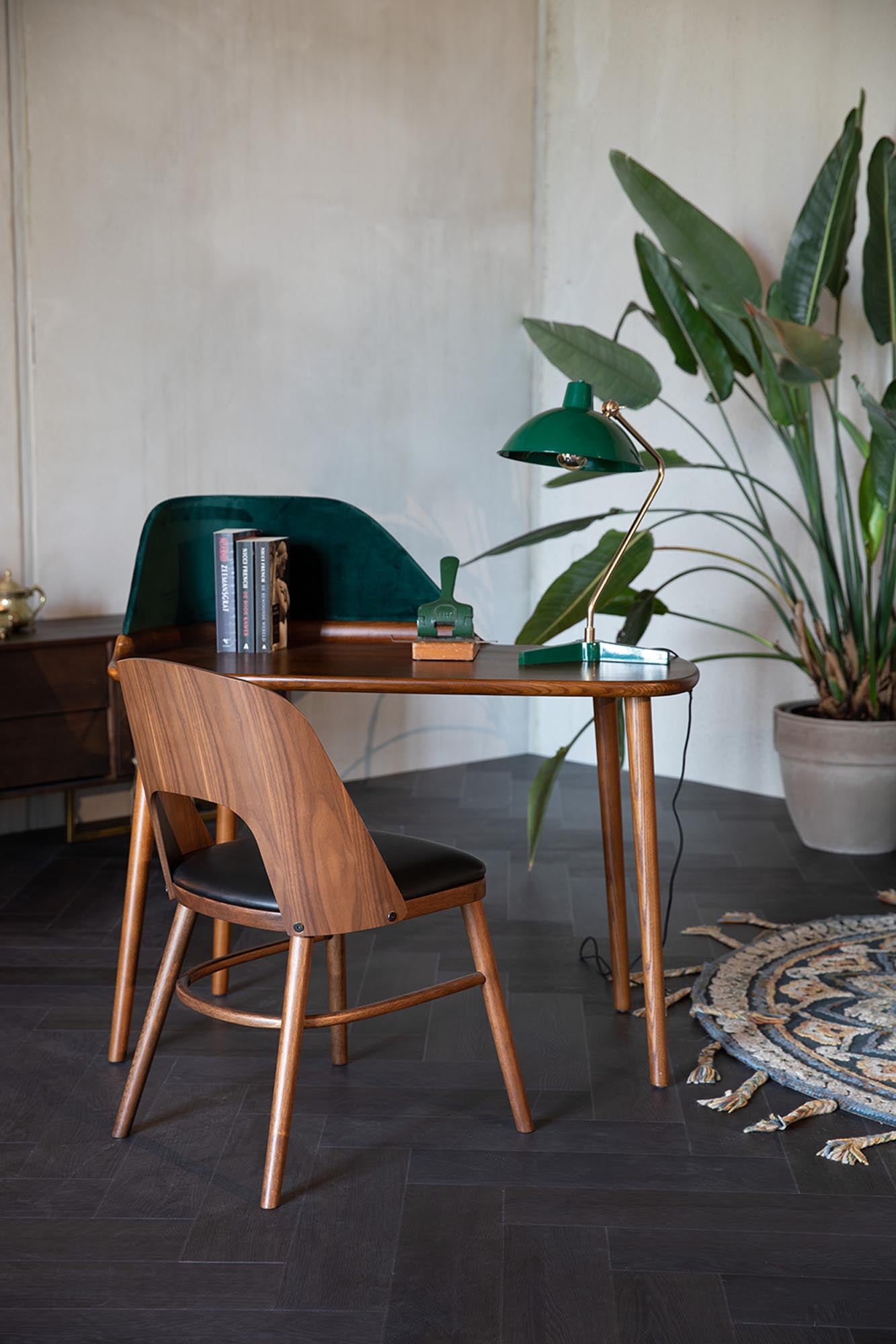 Dutchbone Talika Stuhl: Zeitloses Design für stilvolle Räume.