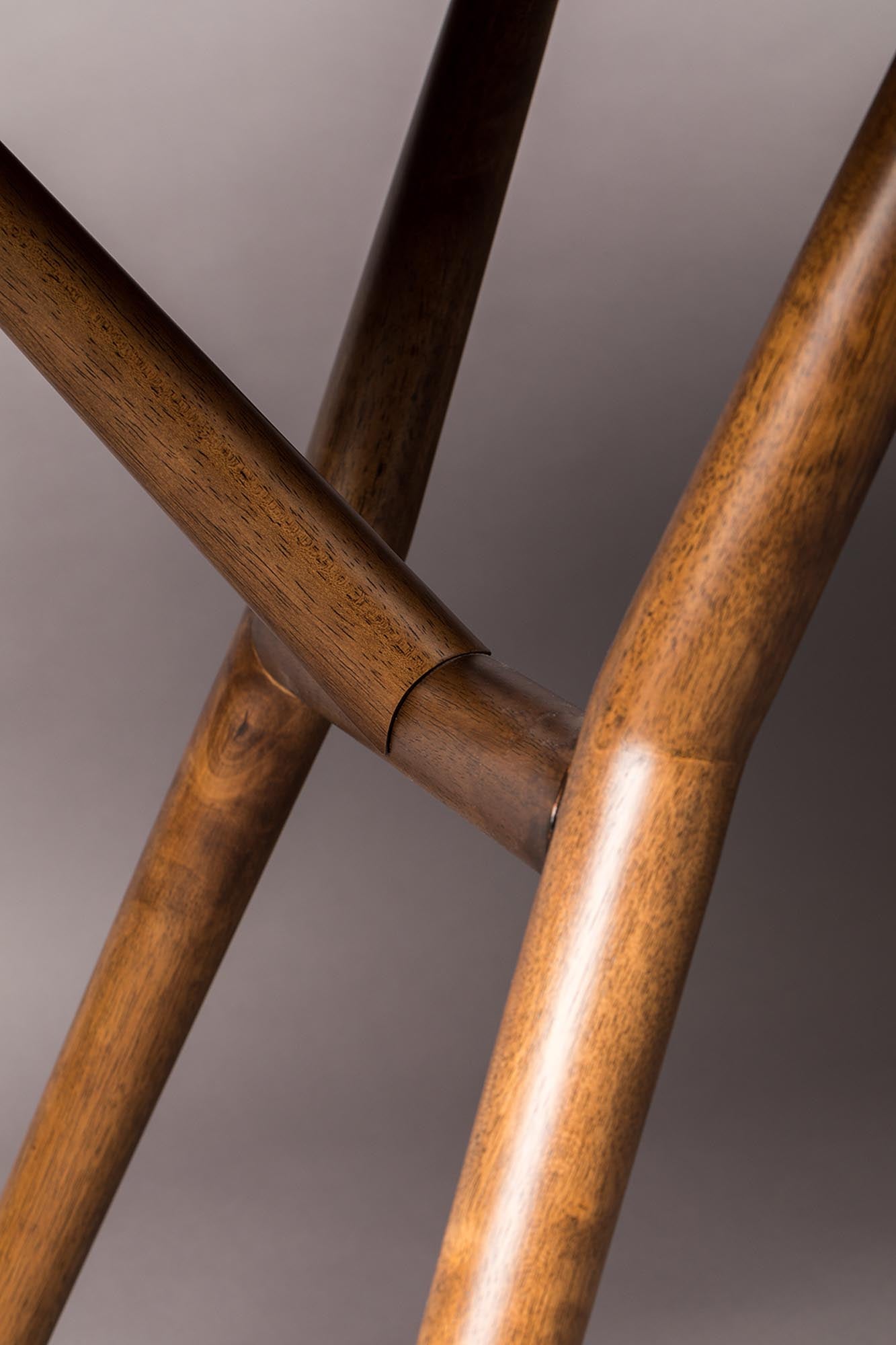 Entdecken Sie den Tisch Malaya von Dutchbone – ein elegantes Designstück, das Ihrem Esszimmer Charakter und Stil verleiht.