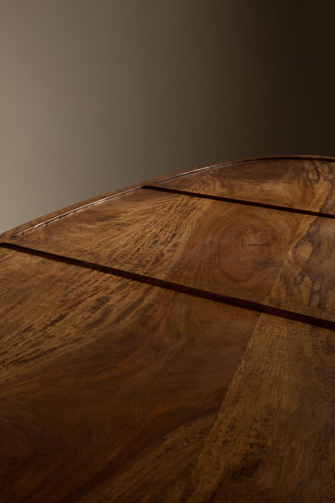 Elegante Beistelltische SHAM von Dutchbone: robust, pflegeleicht, stapelbar, ideal für Wohnzimmer und mehr.