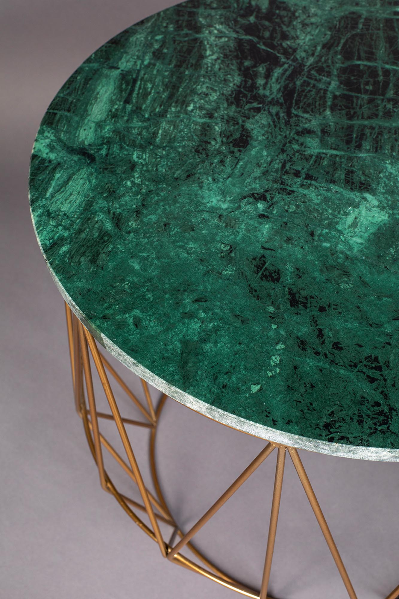 Luxuriöser Dutchbone Beistelltisch Boss mit einzigartiger Marmoroptik.