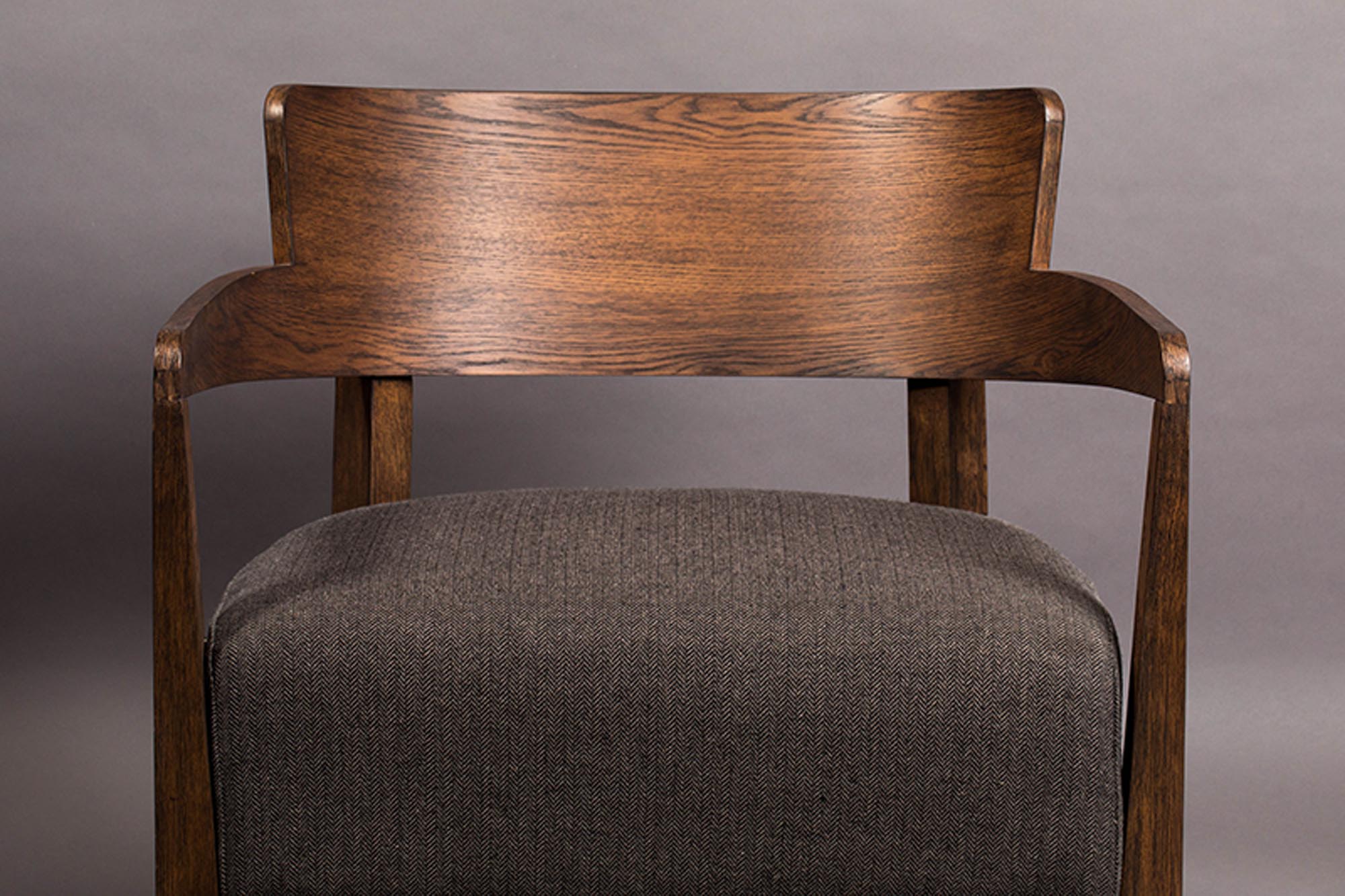 Der Loungesessel Duran von Dutchbone: modernes Design, ergonomisch, weich gepolstert, ideal für Wohnzimmer und Loungebereiche.