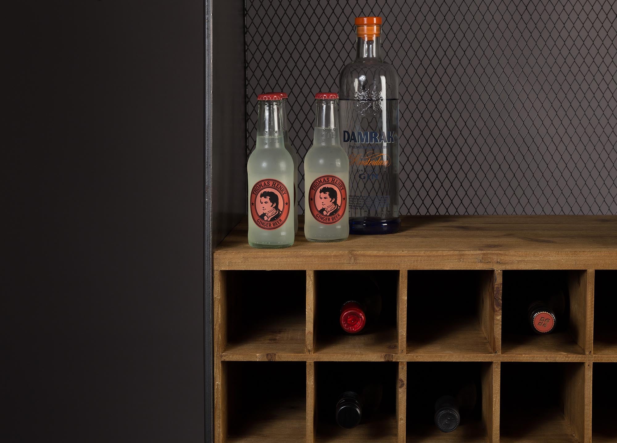 Dutchbone Cabinet Vino: Ihr stilvoller Begleiter für Weinliebhaber.