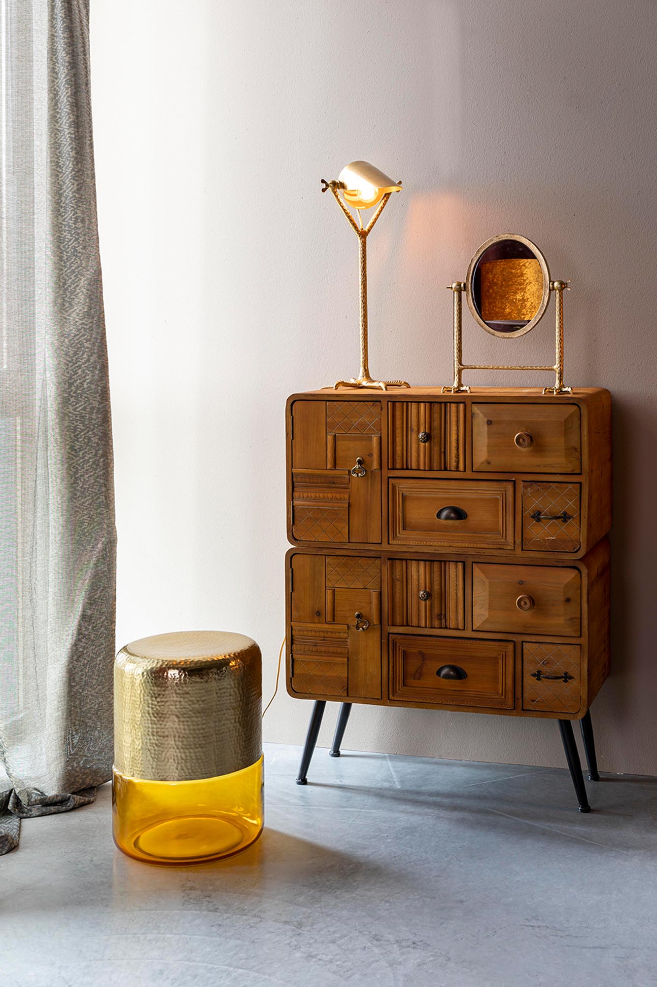 Dutchbone Cabinet Jove: Stilvoller Stauraum für moderne Wohnräume.