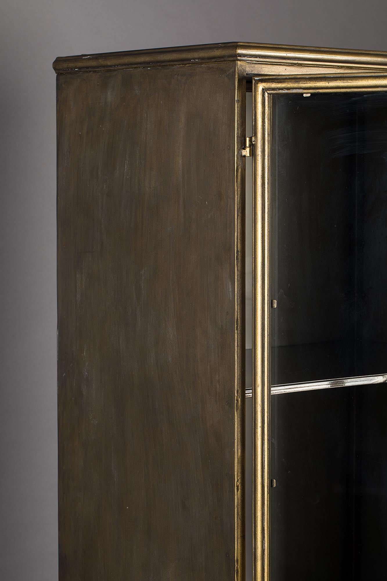 Das Cabinet GERTLUSH von Dutchbone: zeitlose Eleganz, robustes Holz, pflegeleicht, vielseitig, modern, stilvolles Statement.