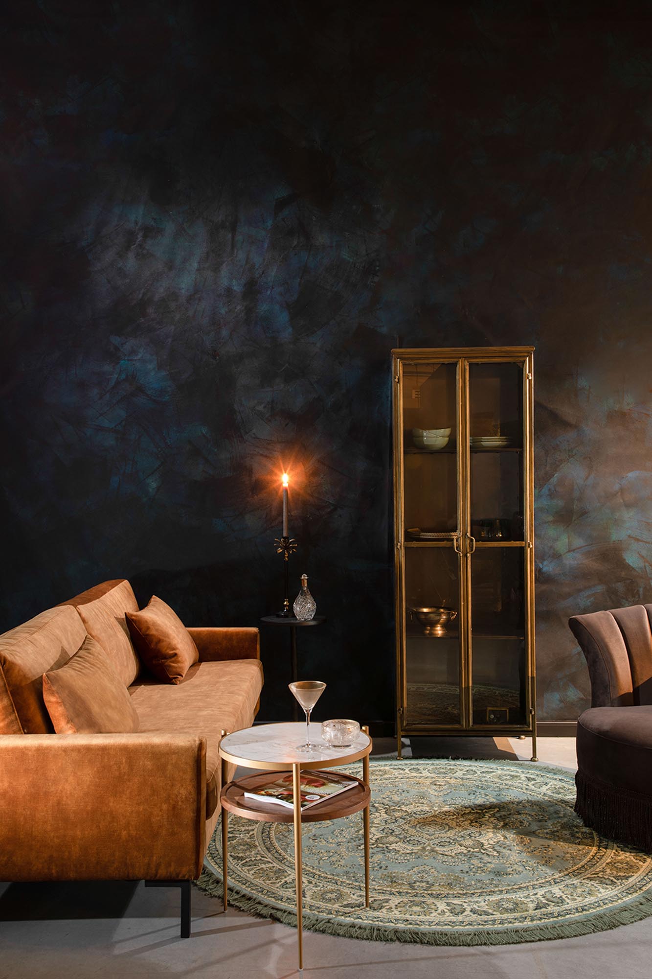 Entdecken Sie das Cabinet GERTLUSH von Dutchbone: Ein elegantes, funktionales Möbelstück aus massivem Holz, das jedem Raum Stil und Wärme verleiht.