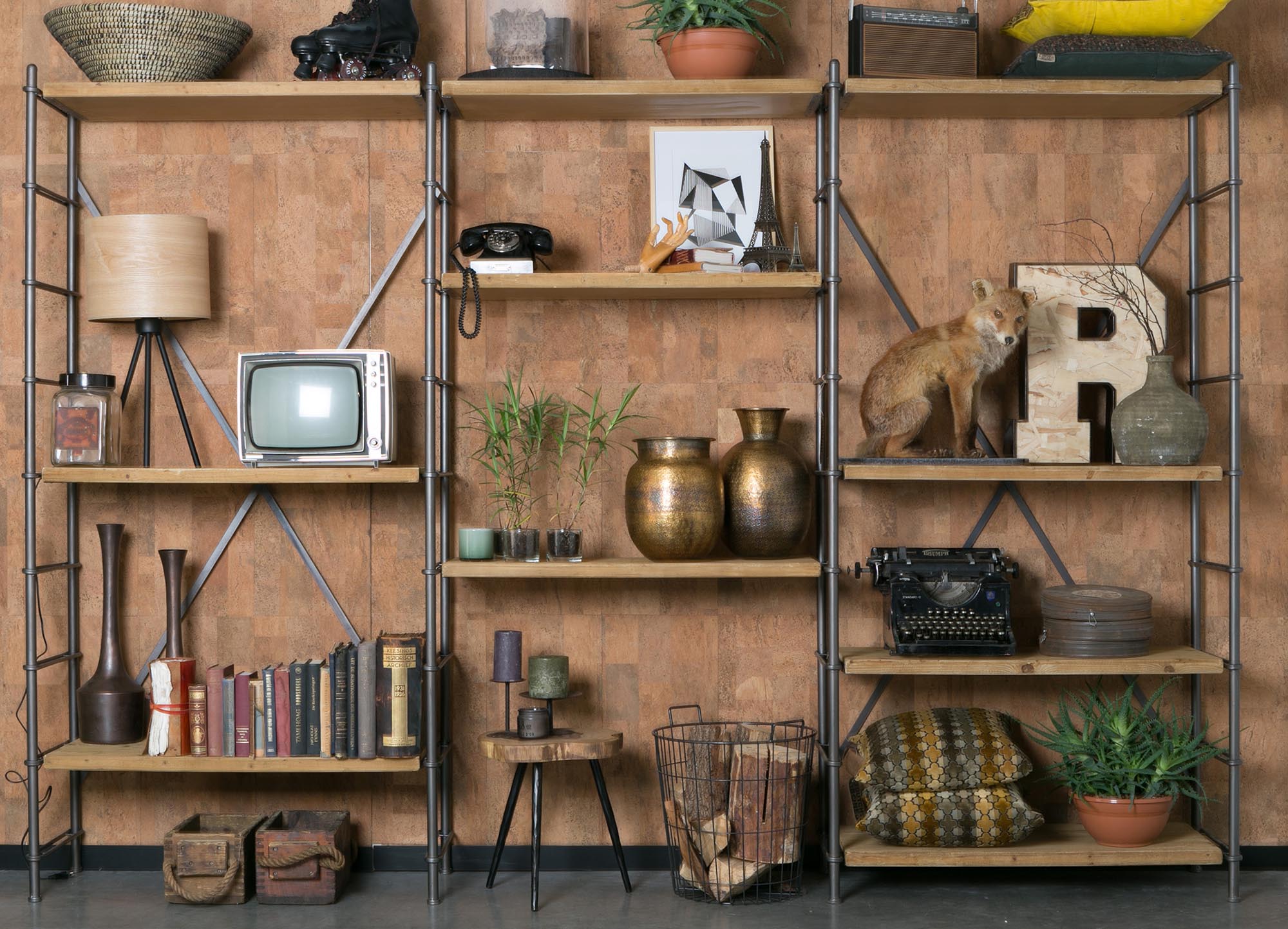 Das Regal Iron von Dutchbone vereint stilvolles Industriedesign mit praktischen Aufbewahrungsmöglichkeiten und setzt in jedem Raum Akzente.