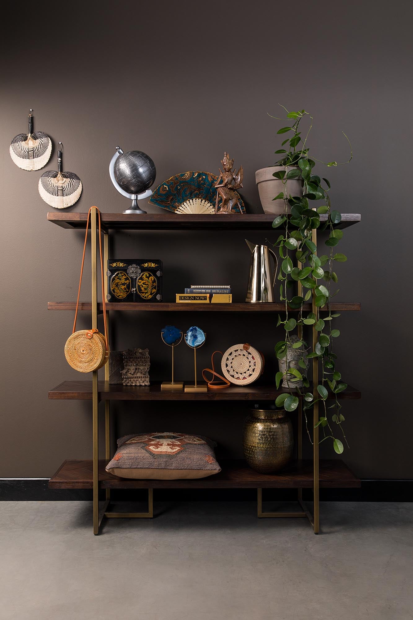 Regal Class in Braun/Messing präsentiert im Onlineshop von KAQTU Design AG. Cabinet ist von Dutchbone