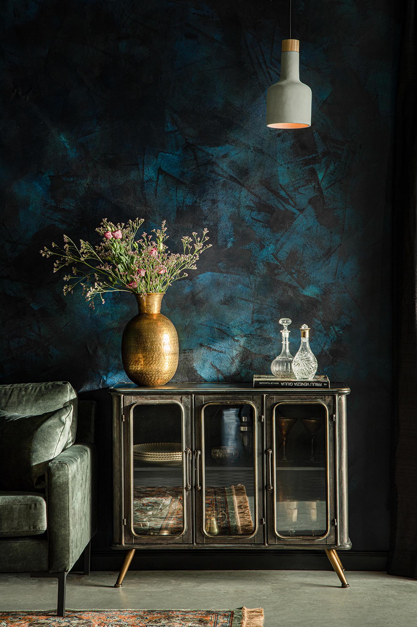 Entdecke das elegante Sideboard DENZA von Dutchbone – ideal für stilvolle Aufbewahrung in jedem Raum. Vintage-Design trifft Funktionalität.