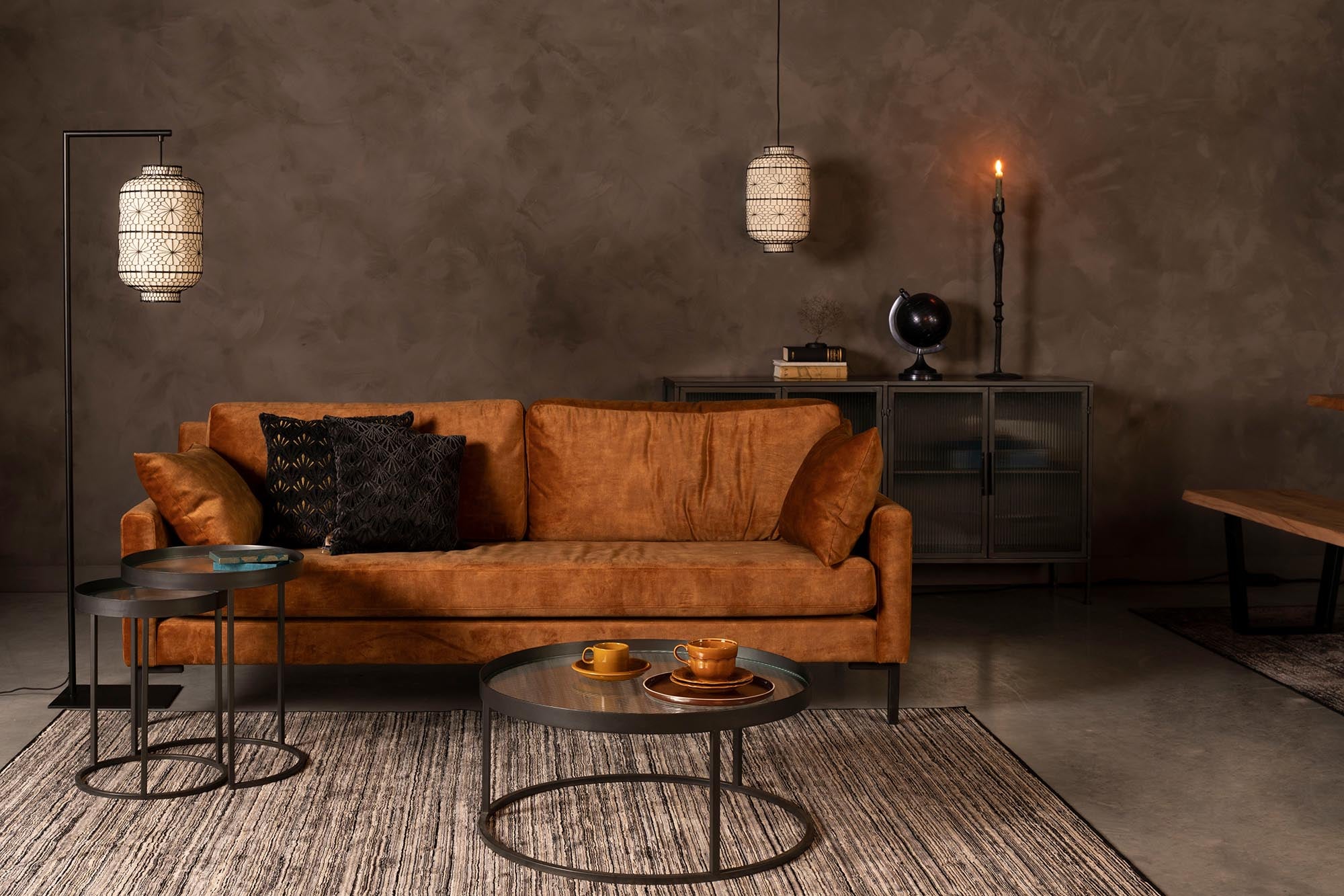 Entdecke das Sideboard BOLI von Dutchbone – ein elegantes Möbelstück mit großzügiger Ablagefläche und hochwertiger Verarbeitung für stilvolle Aufbewahrung.