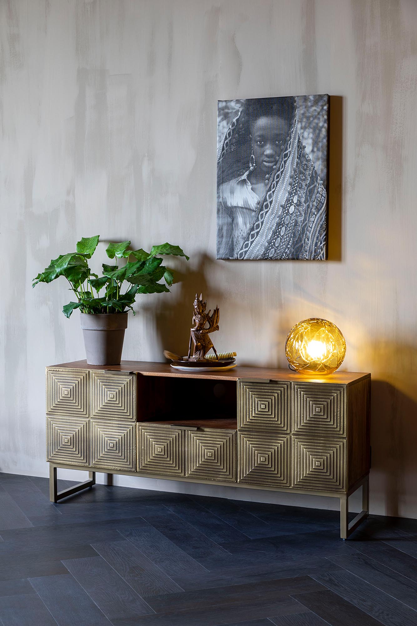 Dutchbone Volan: Stilvolles Sideboard mit funktionalem Stauraum.