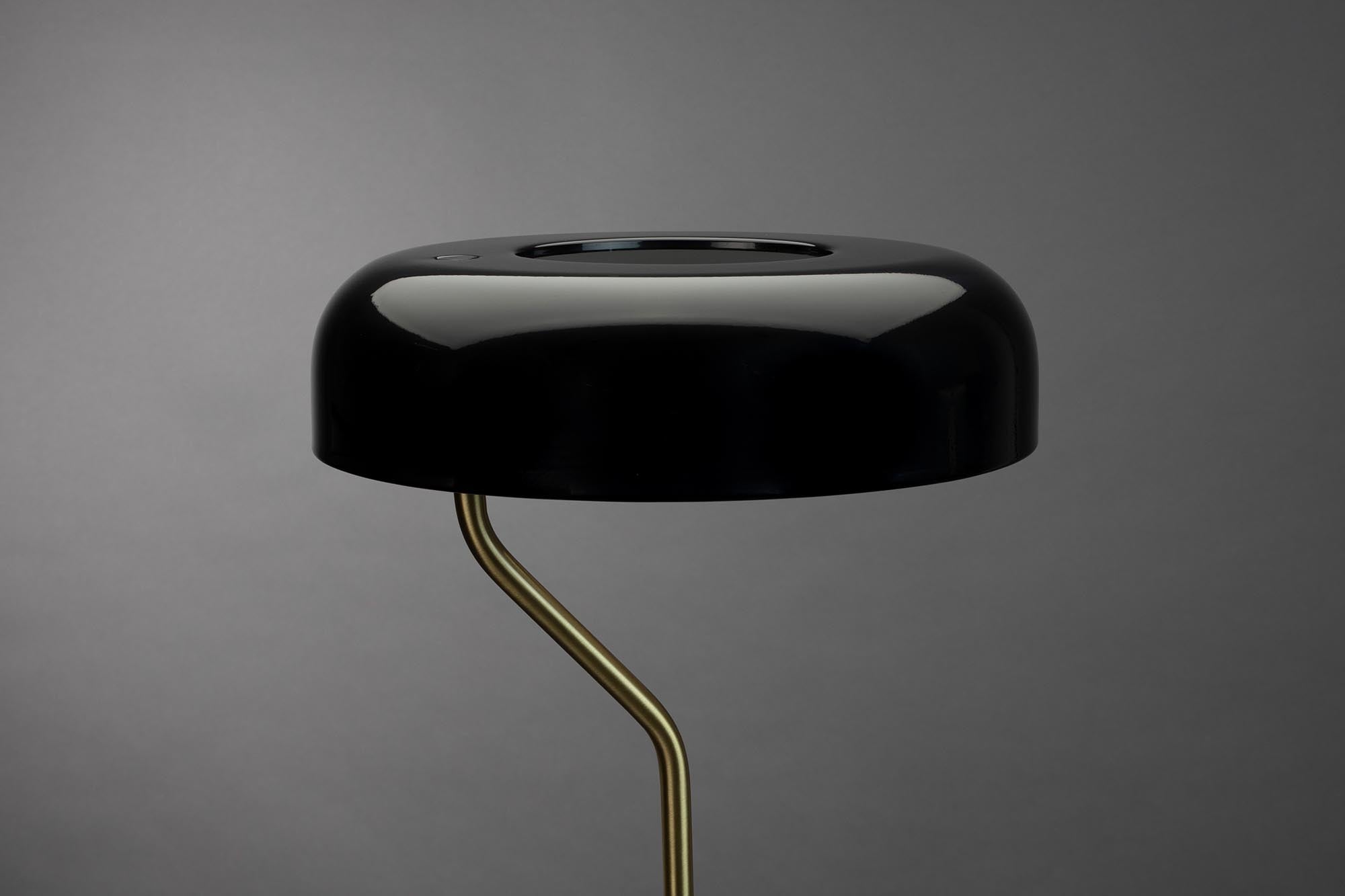 Entdecken Sie die Stehleuchte ECLIPSE von Dutchbone – ein elegantes Lichtdesign, das jedem Raum Charakter und Atmosphäre verleiht.