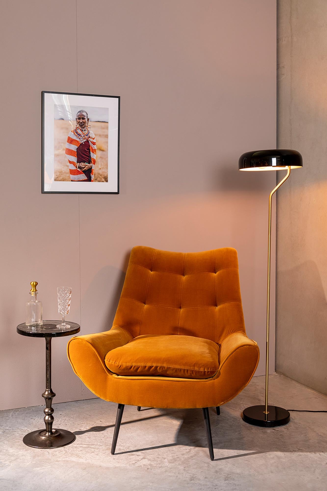 Dutchbone Eclipse: Moderne Stehleuchte für atmosphärisches Ambiente.