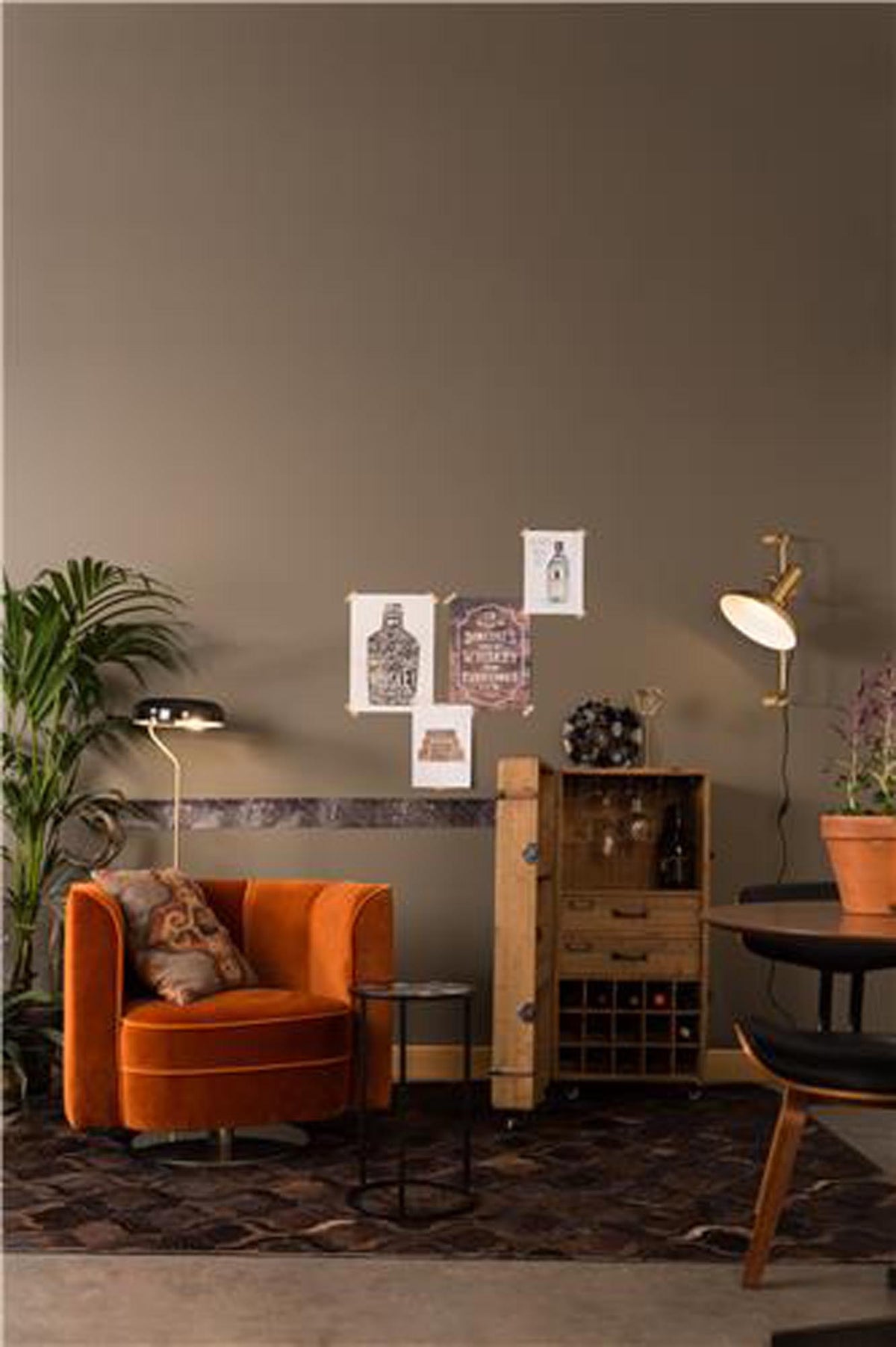 Wandleuchte Karish in Gold präsentiert im Onlineshop von KAQTU Design AG. Wandleuchte ist von Dutchbone