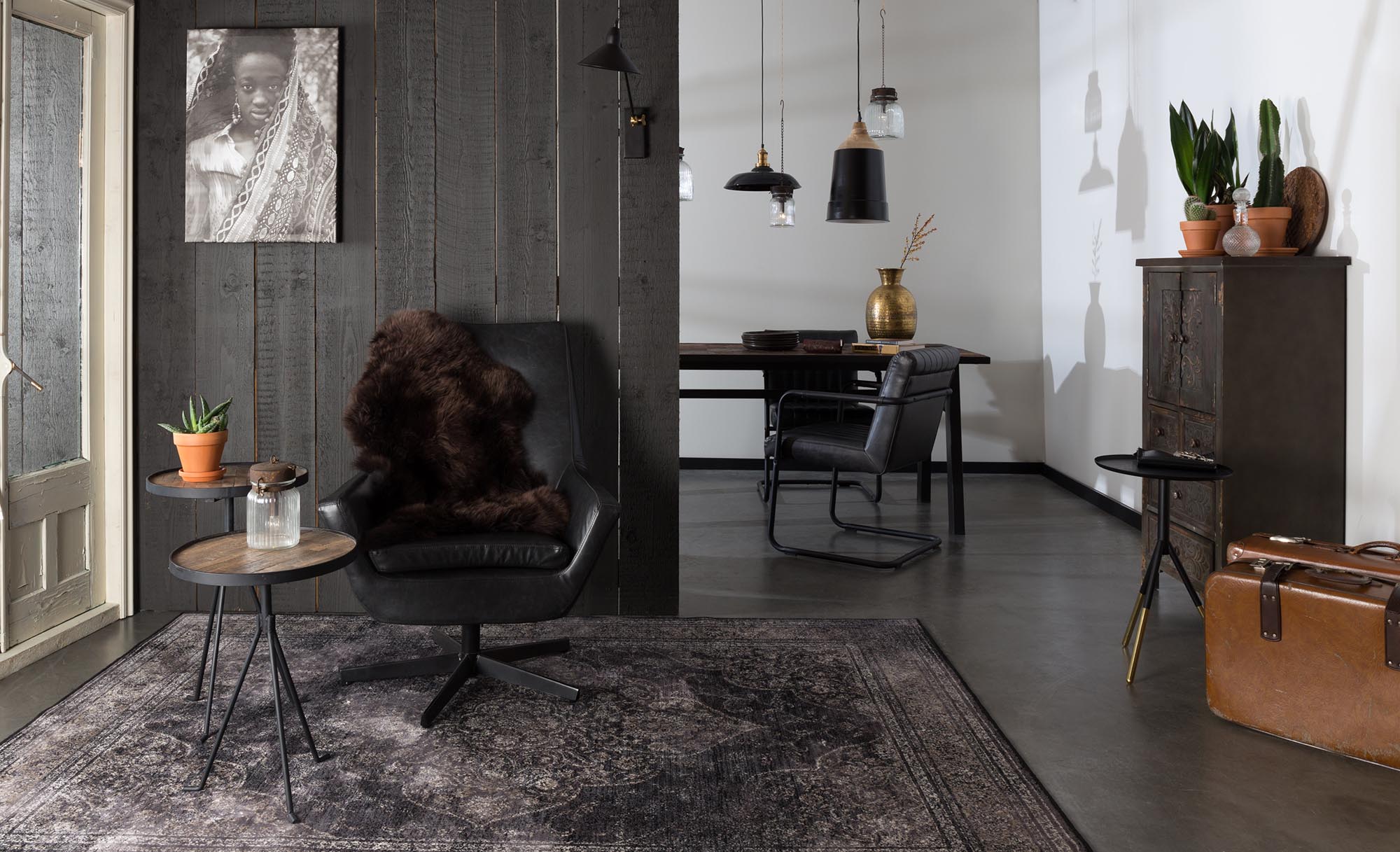 Der Dutchbone Rugged Teppich vereint Vintage-Charme mit Qualität, ideal für elegante und gemütliche Wohnräume.