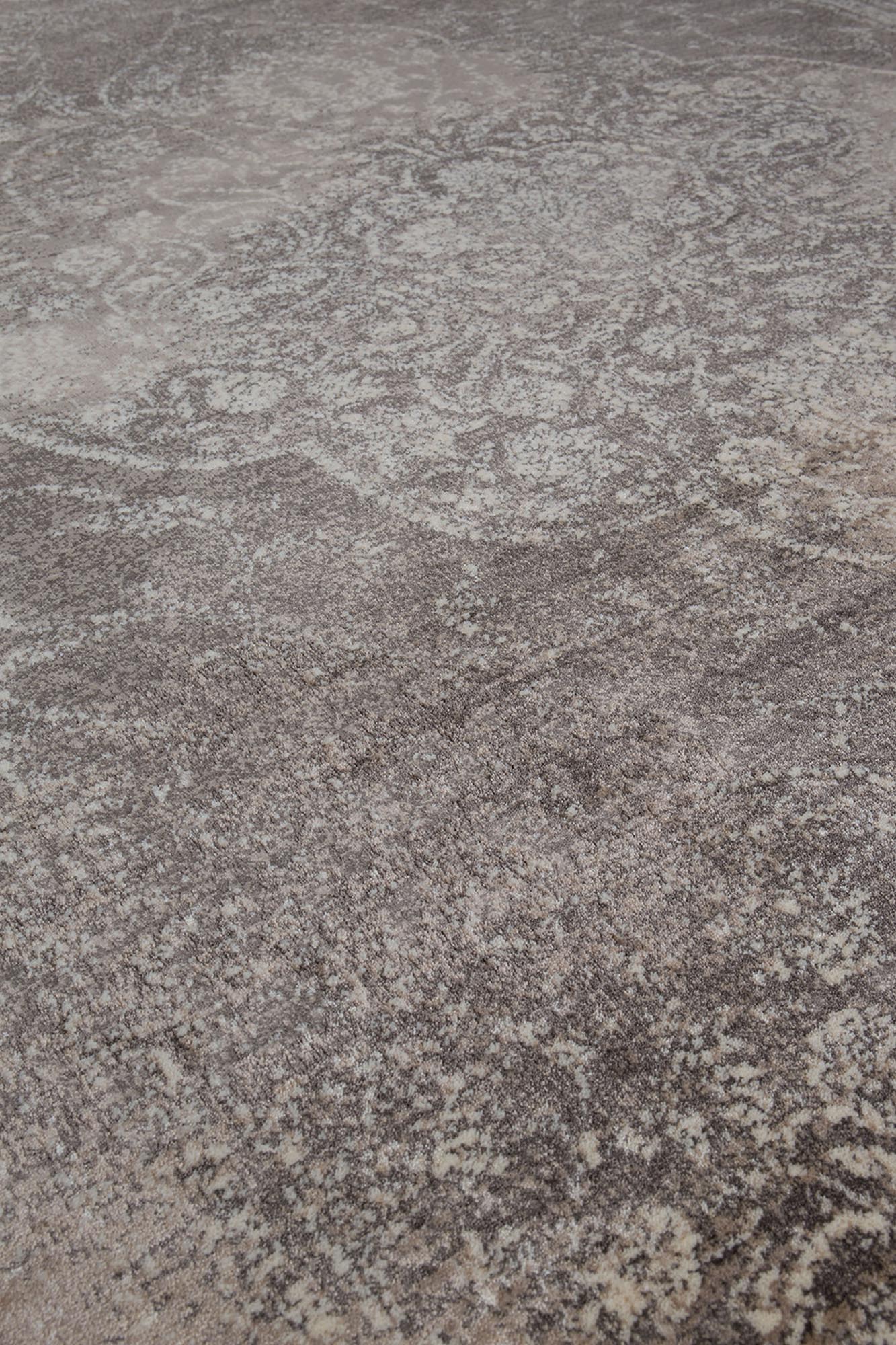 Der Rugged Teppich von Dutchbone besticht durch seinen Vintage-Look und hochwertige Verarbeitung für stilvolle Räume.